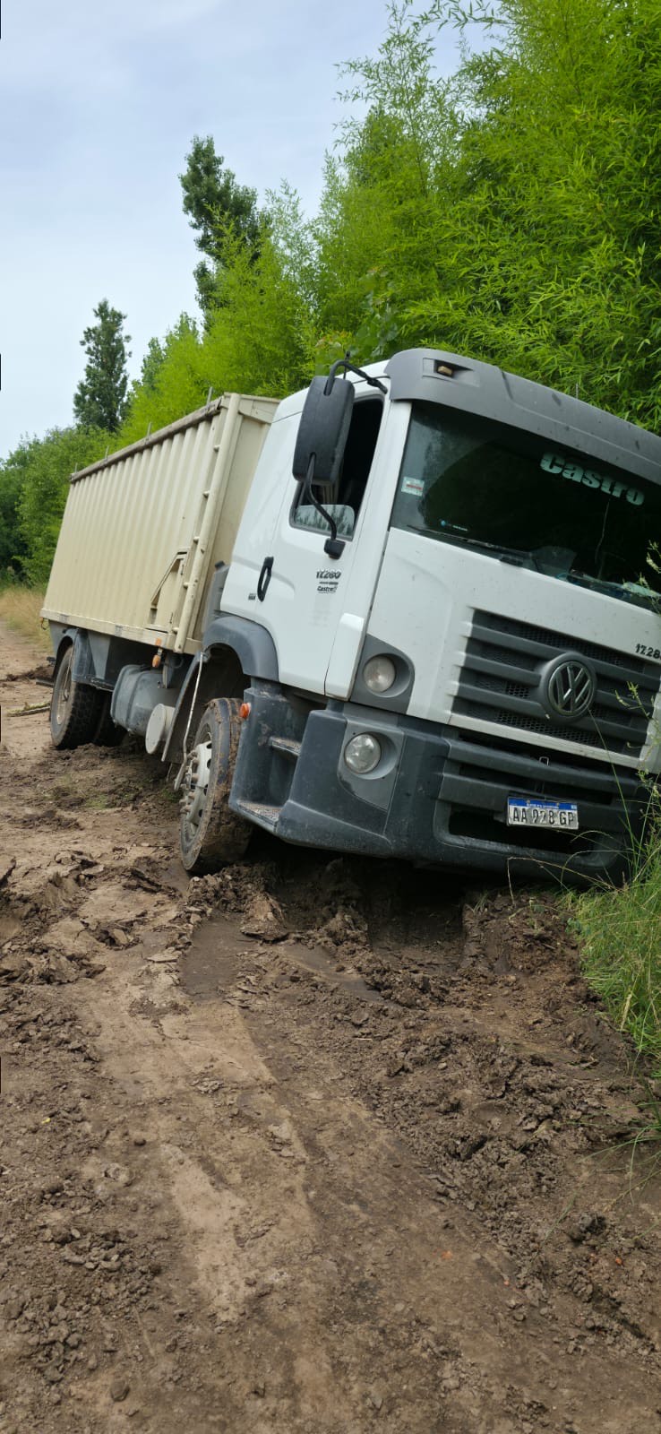 La Dirección de Tránsito labró infracciones a camiones por circular en calles de tierra tras las lluvias