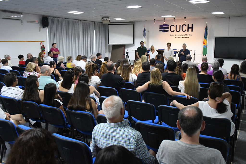 Acto de reconocimiento a empleados municipales jubilados y con trayectoria: “Valoro el trabajo de todos sin distinciones y me siento orgulloso de la tarea que realizan”, expresó el intendente Guillermo Britos 