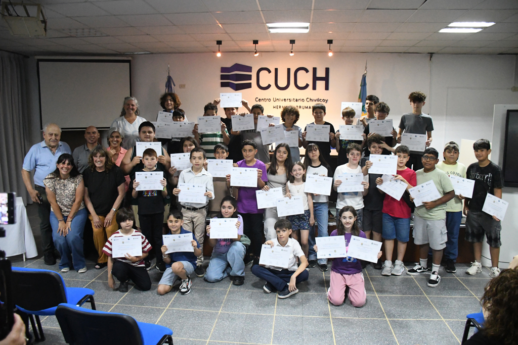 Entrega de diplomas del programa CUCH +10: una propuesta que se consolida como una experiencia educativa innovadora