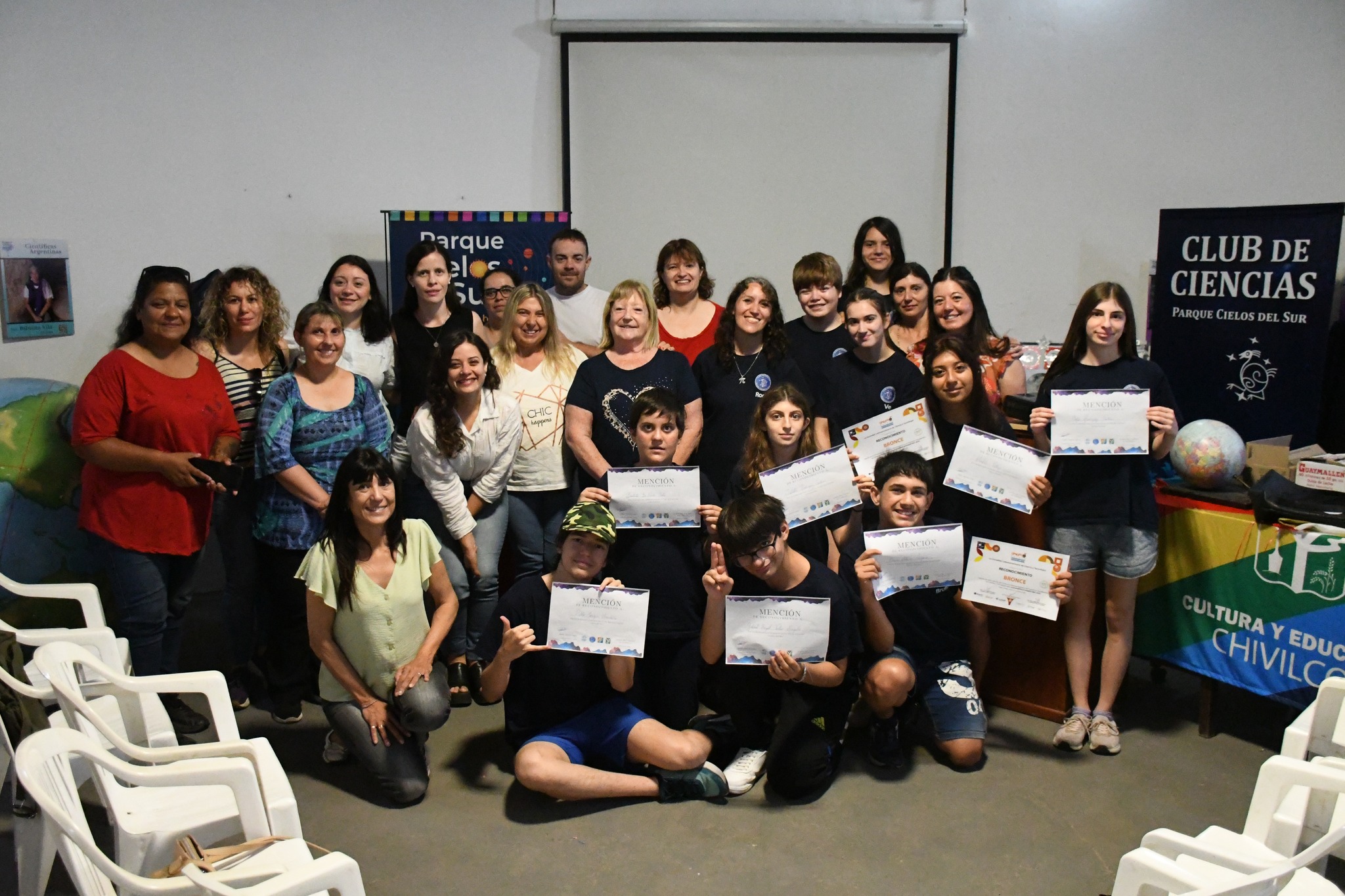 Cerramos el año del Club de Ciencias del Parque “Cielos del Sur” con la entrega de diplomas a los 15 alumnos que participaron durante 2025.