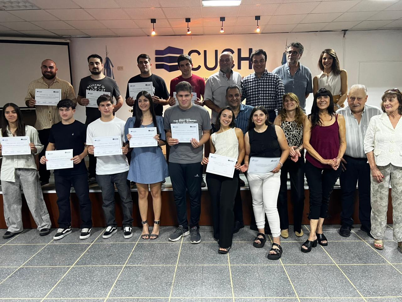 Reconocimiento académico a estudiantes de la UTN en el CUCH