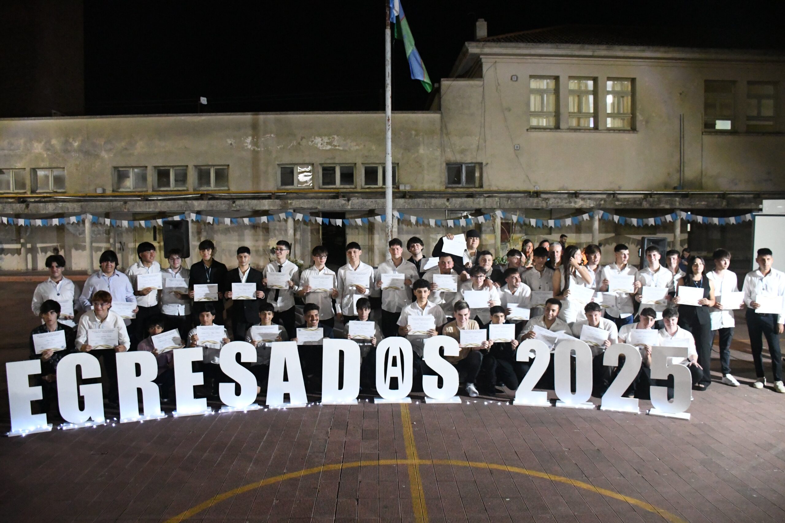 Histórico egreso con doble titulación en la E.E.S.T. N°1: “Es una pena que estos logros no tengan la trascendencia que deberían tener, porque en Chivilcoy muchas veces se esconden las buenas gestiones del gobierno municipal”, expresó el intendente Guillermo Britos