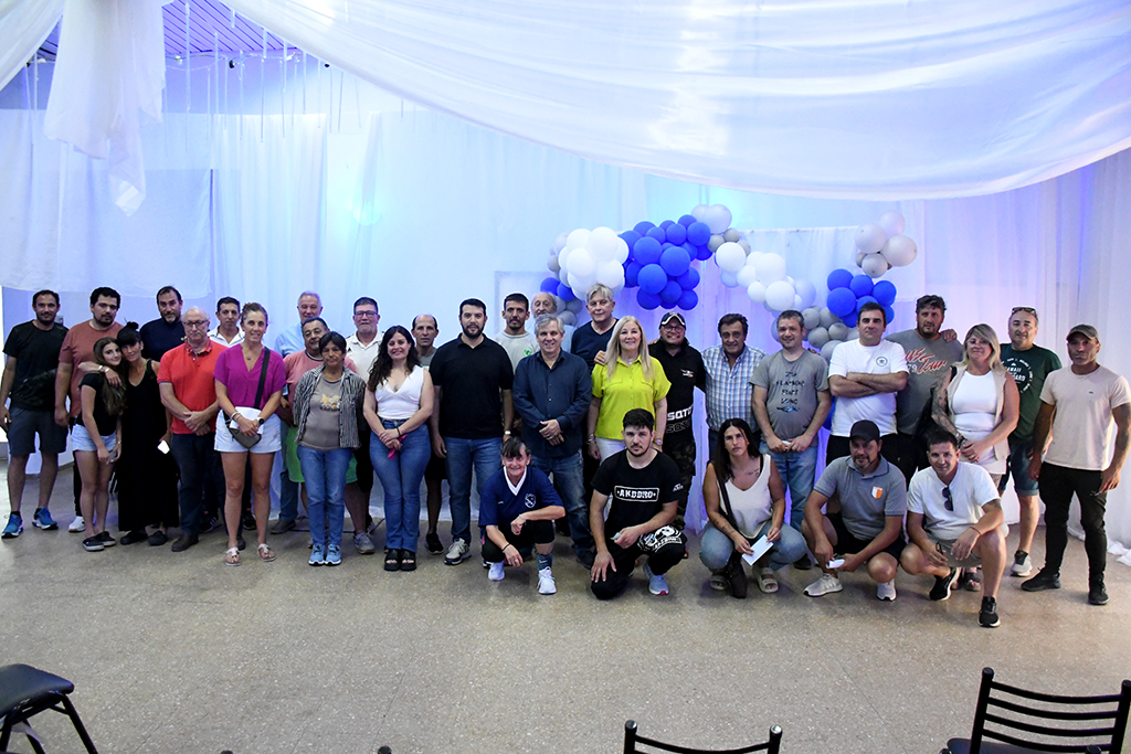 “Acompañamos a todas las instituciones, de todos los deportes, durante todo el año”, destacó el intendente Guillermo Britos en la última entrega del año 2025 de los fondos a clubes deportivos