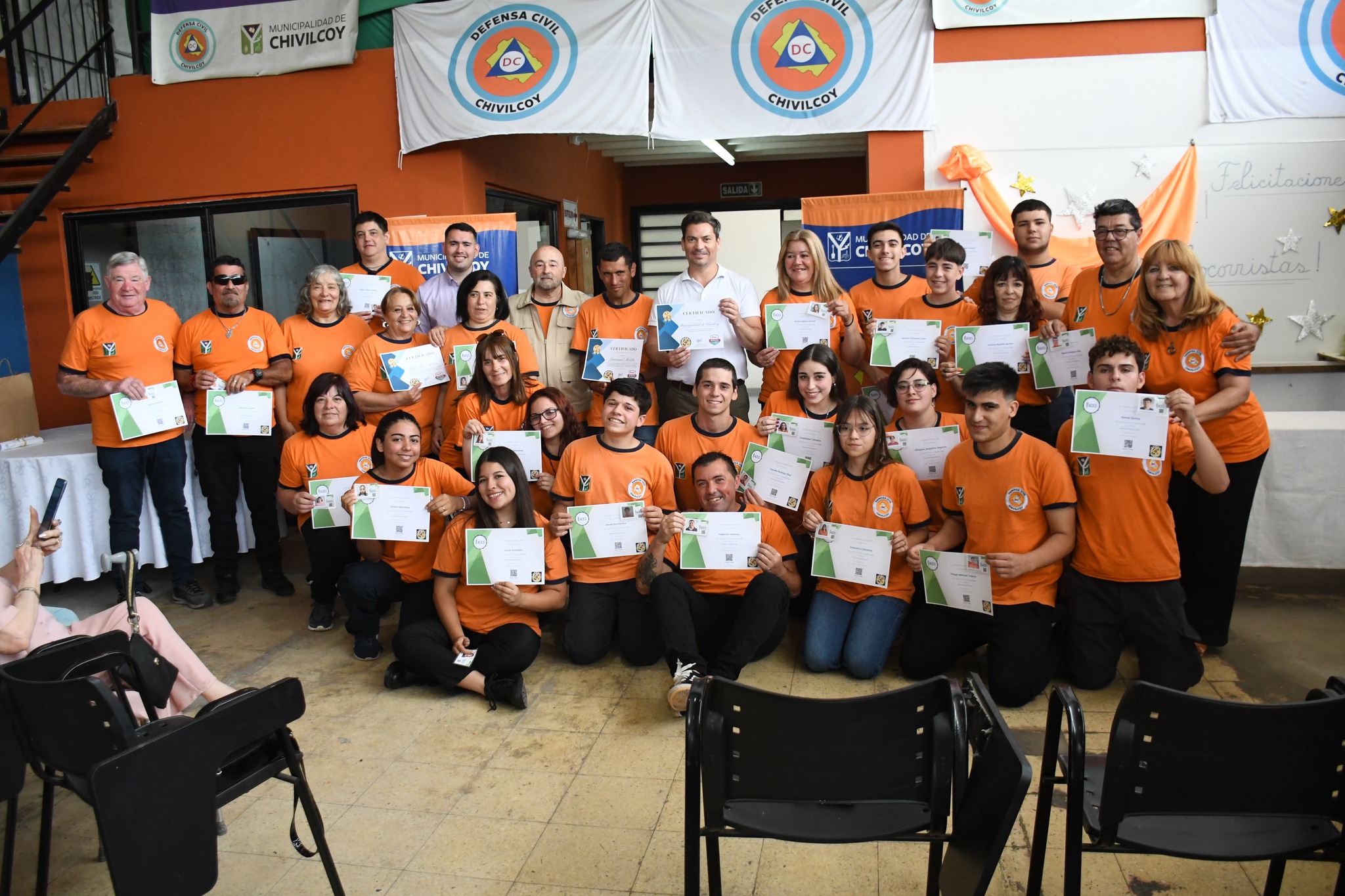 Entrega de certificados en Defensa Civil de Chivilcoy