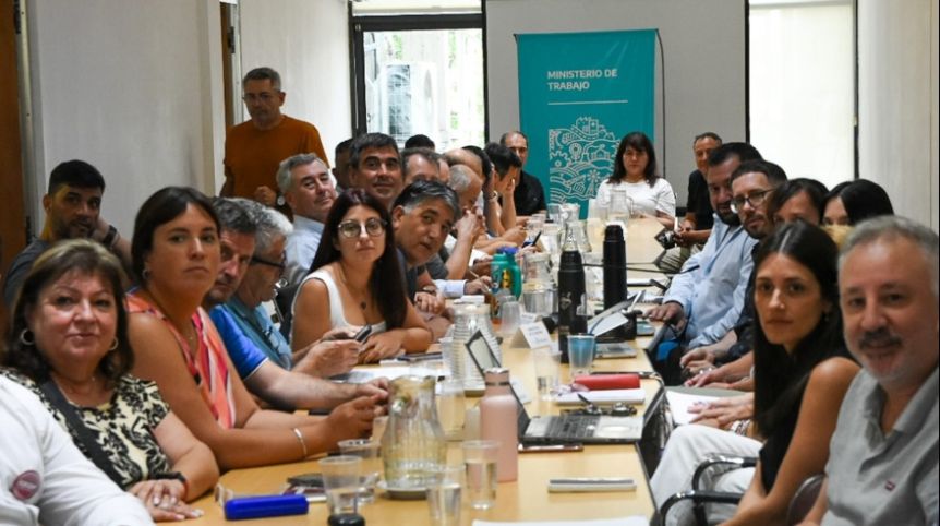 La Provincia acordó con los gremios bonaerenses un nuevo aumento salarial en enero