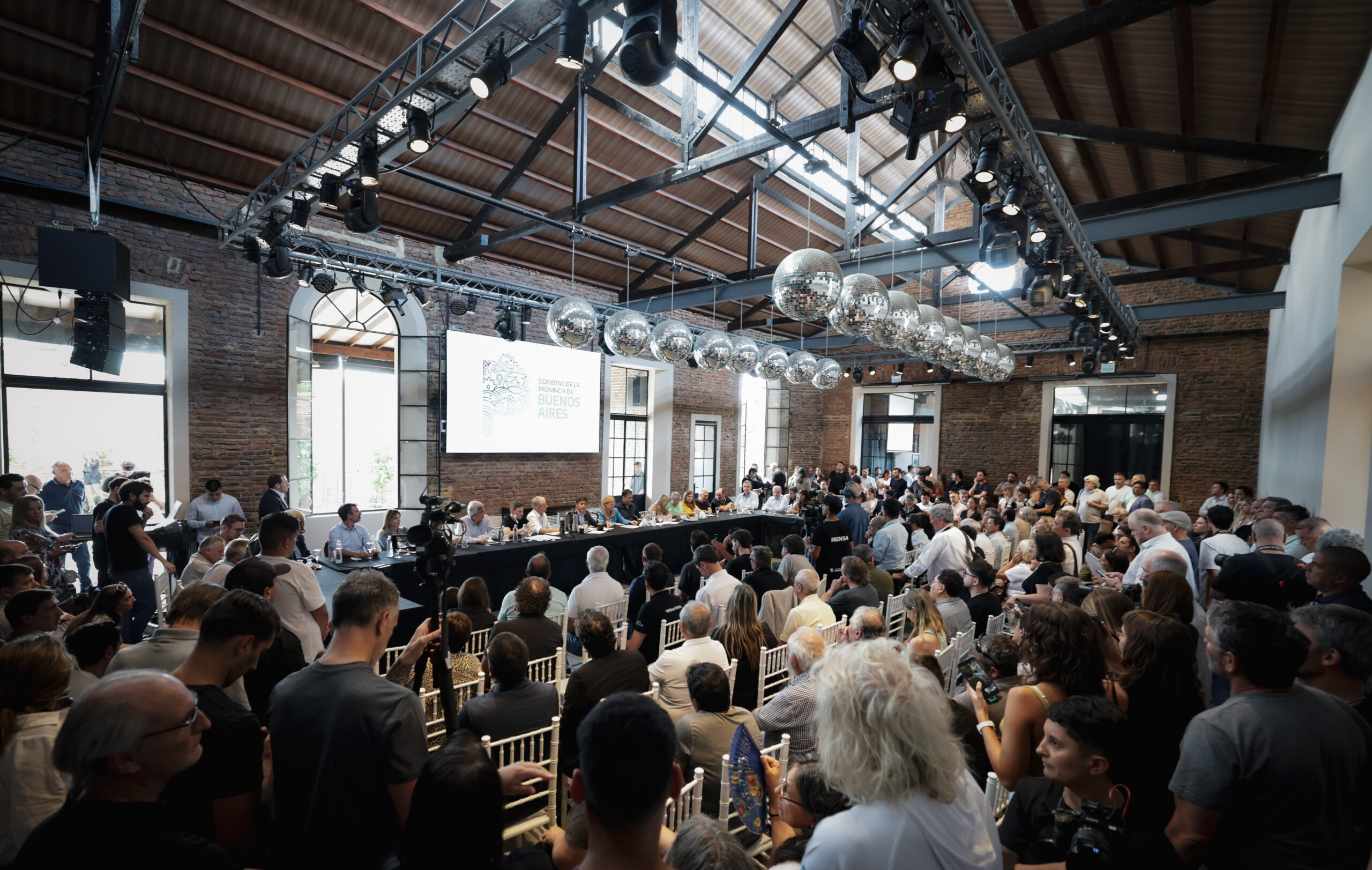 Kicillof se reunió con empresarios y representantes de distintos sectores productivos-CHASCOMUS