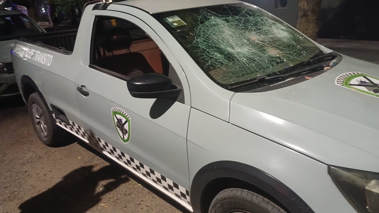 LA POLICÍA DETIENE A DOS PERSONAS QUE ATACARON A UN INSPECTOR DE TRANSITO Y A UNA MUJER POLICÍA Y QUE ADEMÁS DAÑARON UN MÓVIL DE LA DIRECCIÓN DE TRANSITO