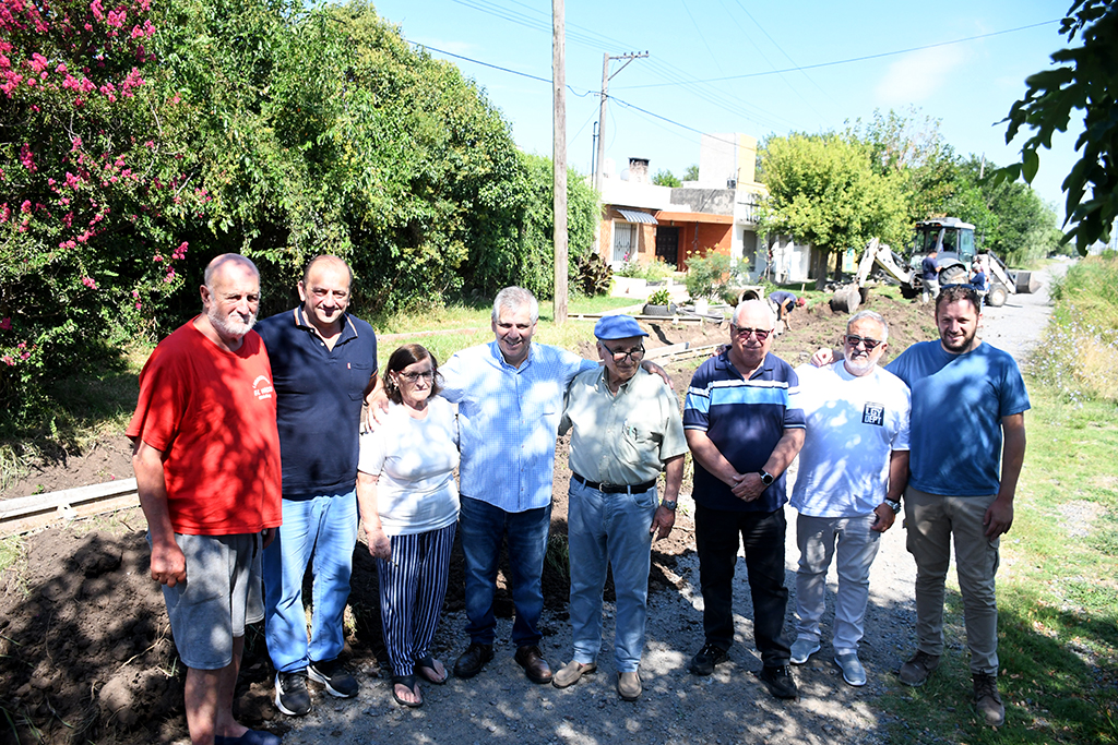 Avanza una nueva etapa de cordón cuneta entre los Barrios Norte y Gato y Mancha
