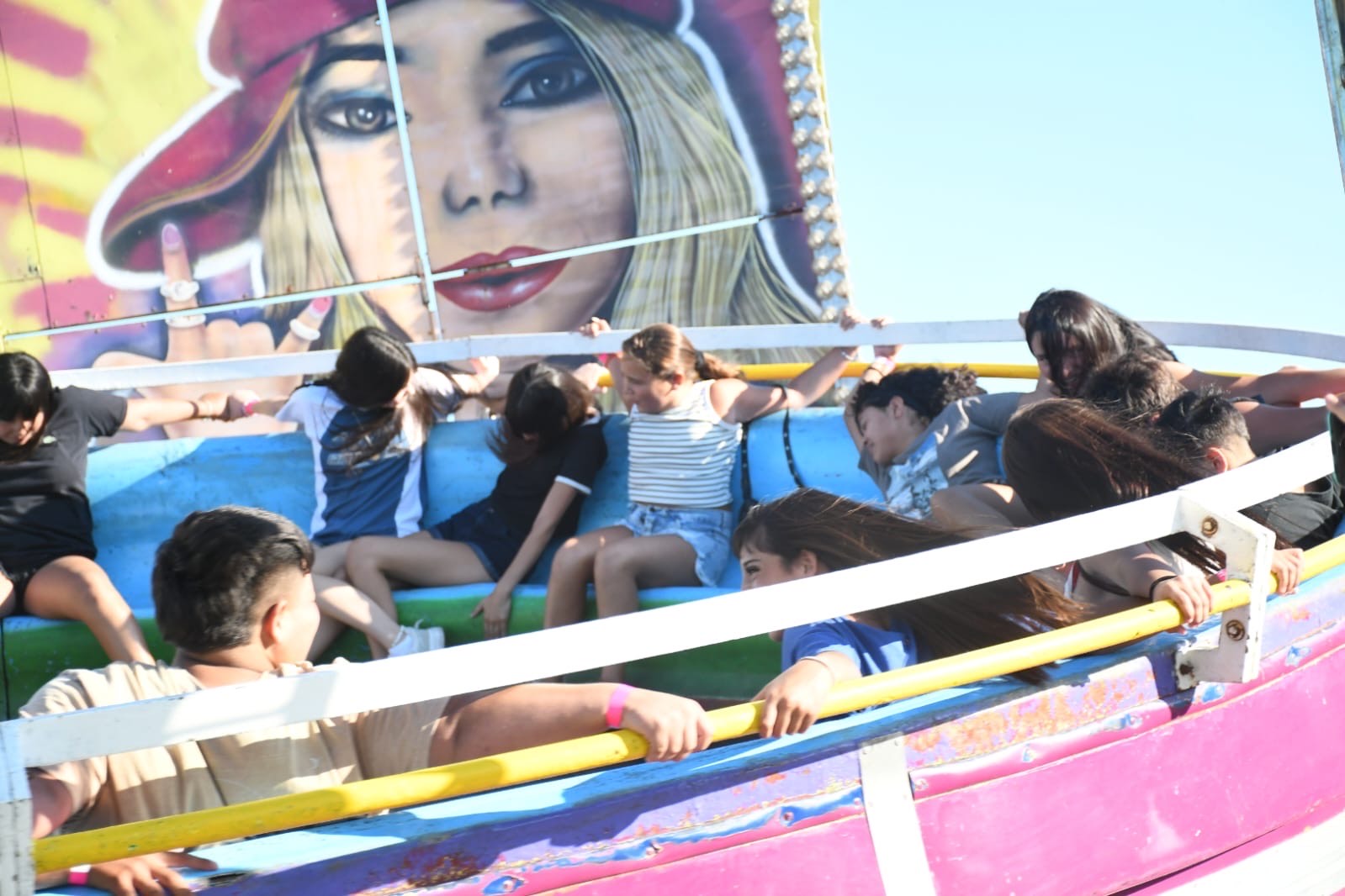 300 chicos disfrutaron de una tarde recreativa en el Parque de Diversiones Central Park