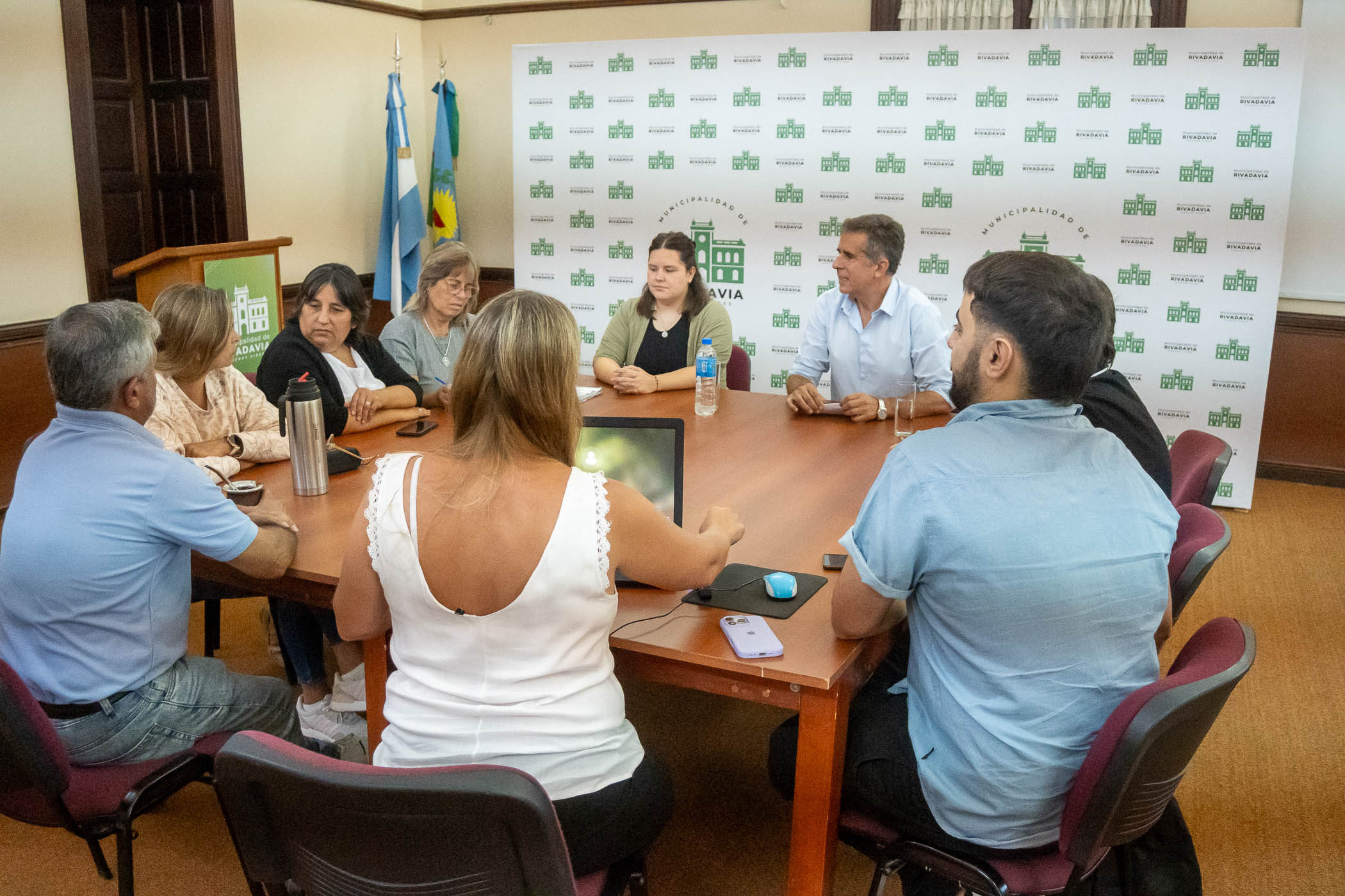  Martínez acordó un aumento del 12% a municipales para continuar por encima de la inflación