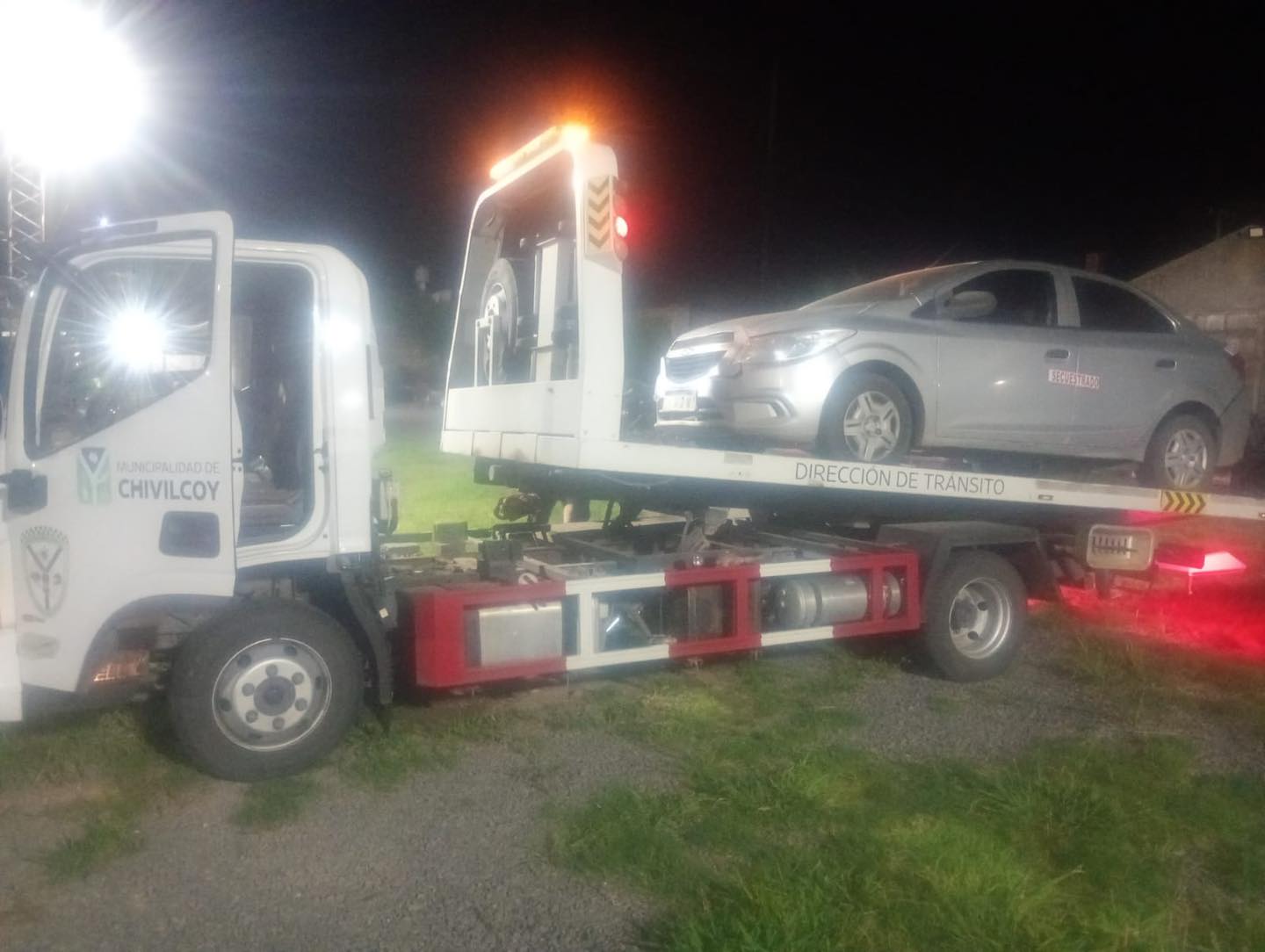 LA DIRECCIÓN DE TRÁNSITO SECUESTRA UN VEHÍCULO REMIS POR FALTA DE HABILITACIÓN