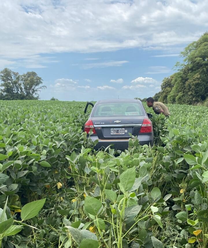 EL RÁPIDO ACCIONAR DE NUESTRA POLICÍA LOGRÓ RECUPERAR UN VEHÍCULO QUE HABÍA SIDO SUSTRAÍDO EN HORAS DE LA MADRUGADA EN LA LOCALIDAD DE GOROSTIAGA, IDENTIFICANDO A SU AUTORES