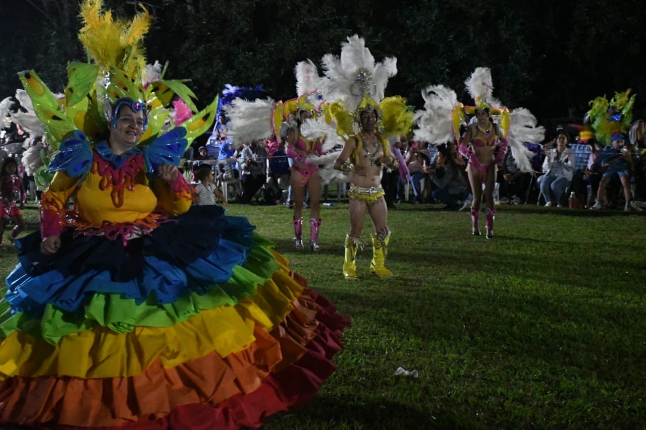 Color, música y alegría en la Fiesta de Carnaval del Club Emilio Ayarza