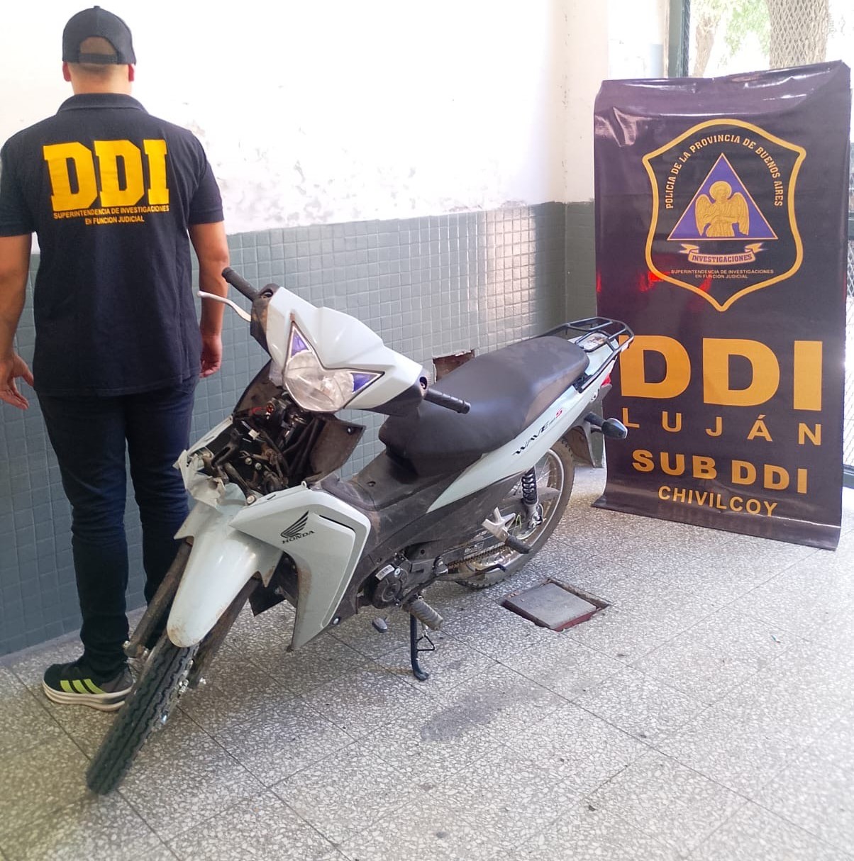 LA SUBDELEGACIÓN DE INVESTIGACIONES Y LA POLICÍA COMUNAL DE CHIVILCOY RECUPERAN UNA MOTO SUSTRAÍDA Y DETIENEN A TRES MENORES DE EDAD