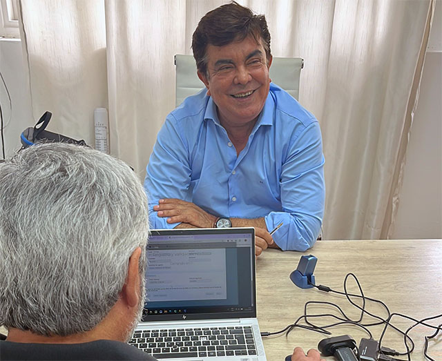 Espinoza renovó la firma digital con asistencia del Consejo de Informáticos