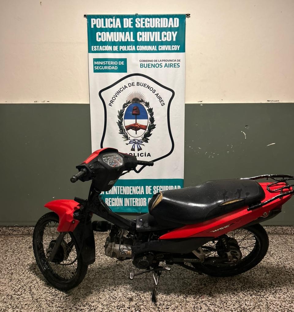 LA POLICÍA COMUNAL DETUVO A UNA PERSONA QUE CIRCULABA A BORDO DE UNA MOTOCICLETA CON NUMERACION DE MOTOR Y CUADRO SUPRIMIDAS
