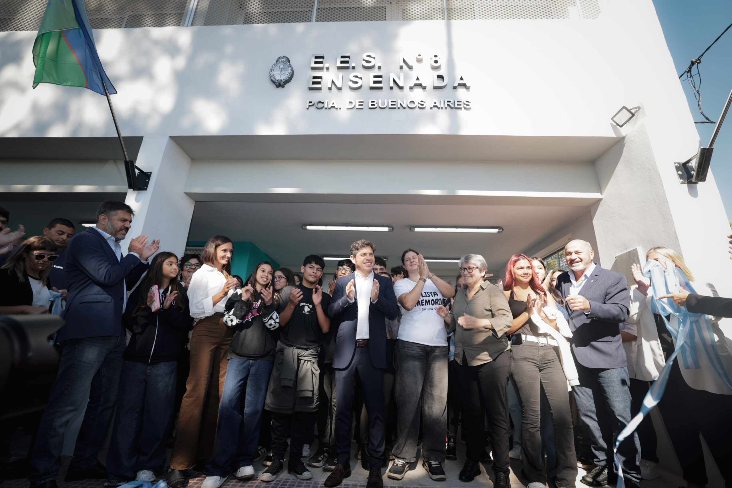 Kicillof inauguró el nuevo edificio de la Escuela Secundaria N°8 en Ensenada