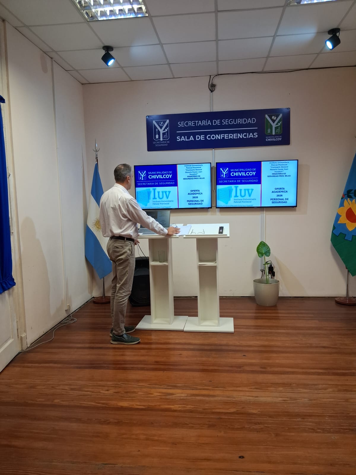 El Secretario de Seguridad participó de una teleconferencia con el Instituto Universitario Juan Vucetich para coordinar capacitaciones para el personal de seguridad