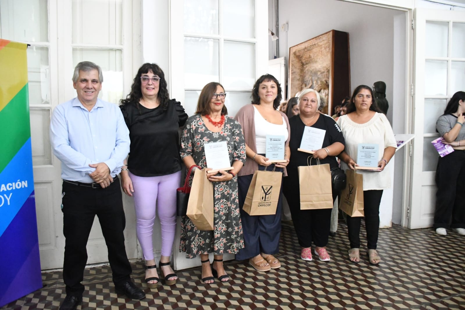 Acto por el Día Internacional de la Mujer: el municipio reconoció a destacadas mujeres de la cultura y el trabajo social y se descubrió un mural