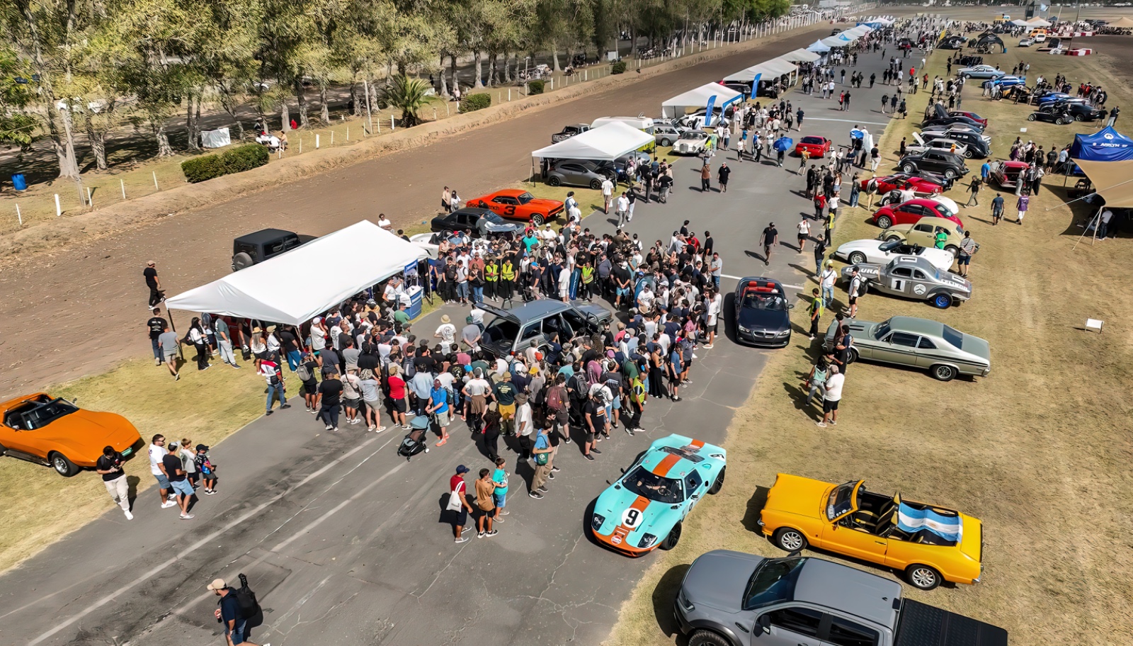 12 mil personas, autos exclusivos, un avión privado y un helicóptero: así fue el Carbriata Concours en Dolores