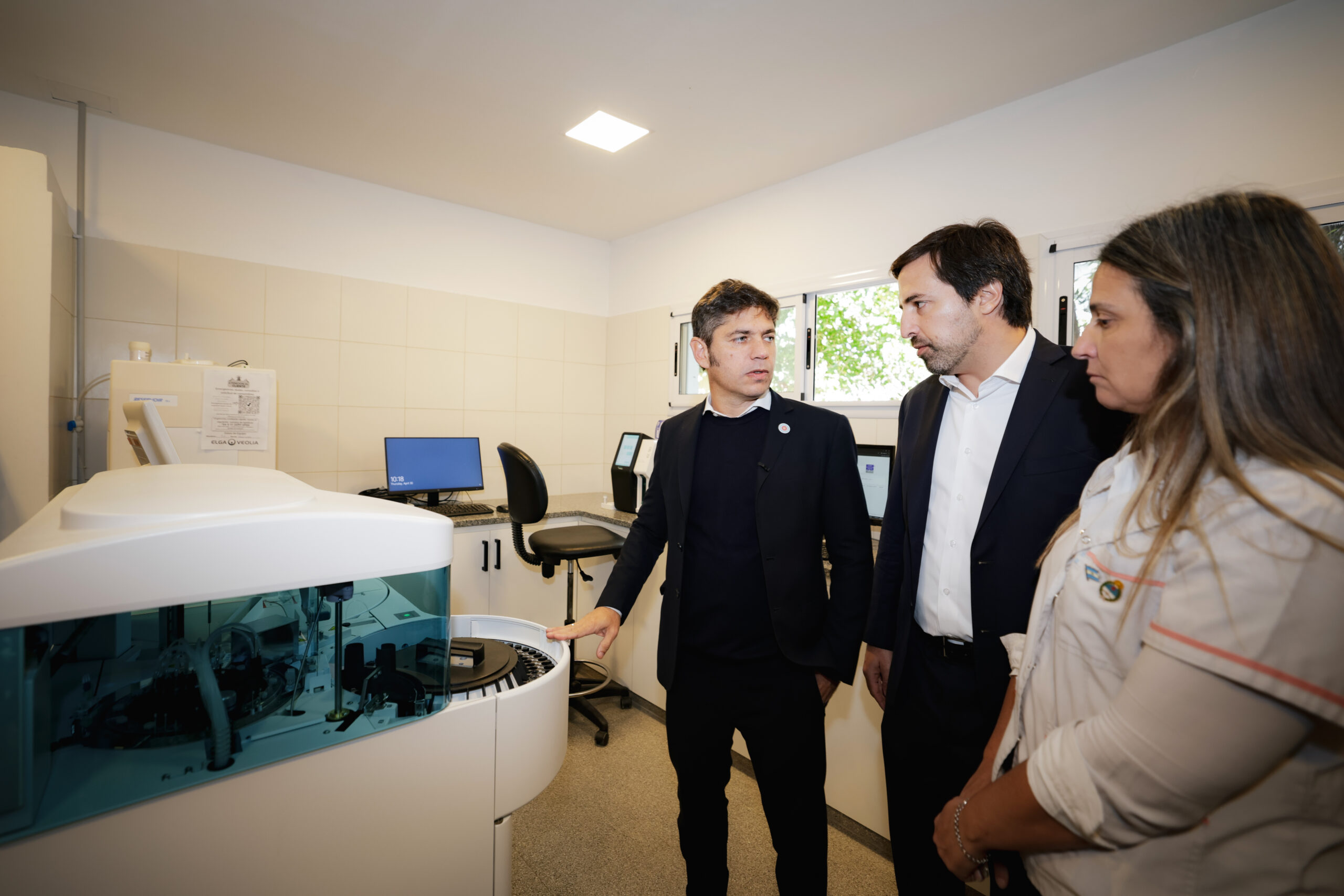 Kicillof recorrió nuevas instalaciones en el Hospital Rossi de La Plata y visitó el depósito de Medicamentos Bonaerenses