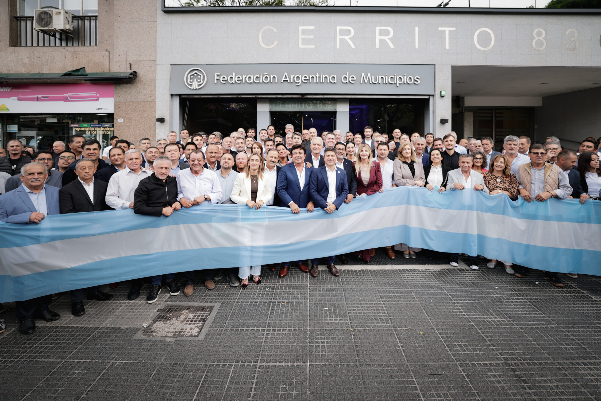 Kicillof se reunió con más de un centenar de intendentes que presentaron un reclamo en el Ministerio de Economía de la Nación