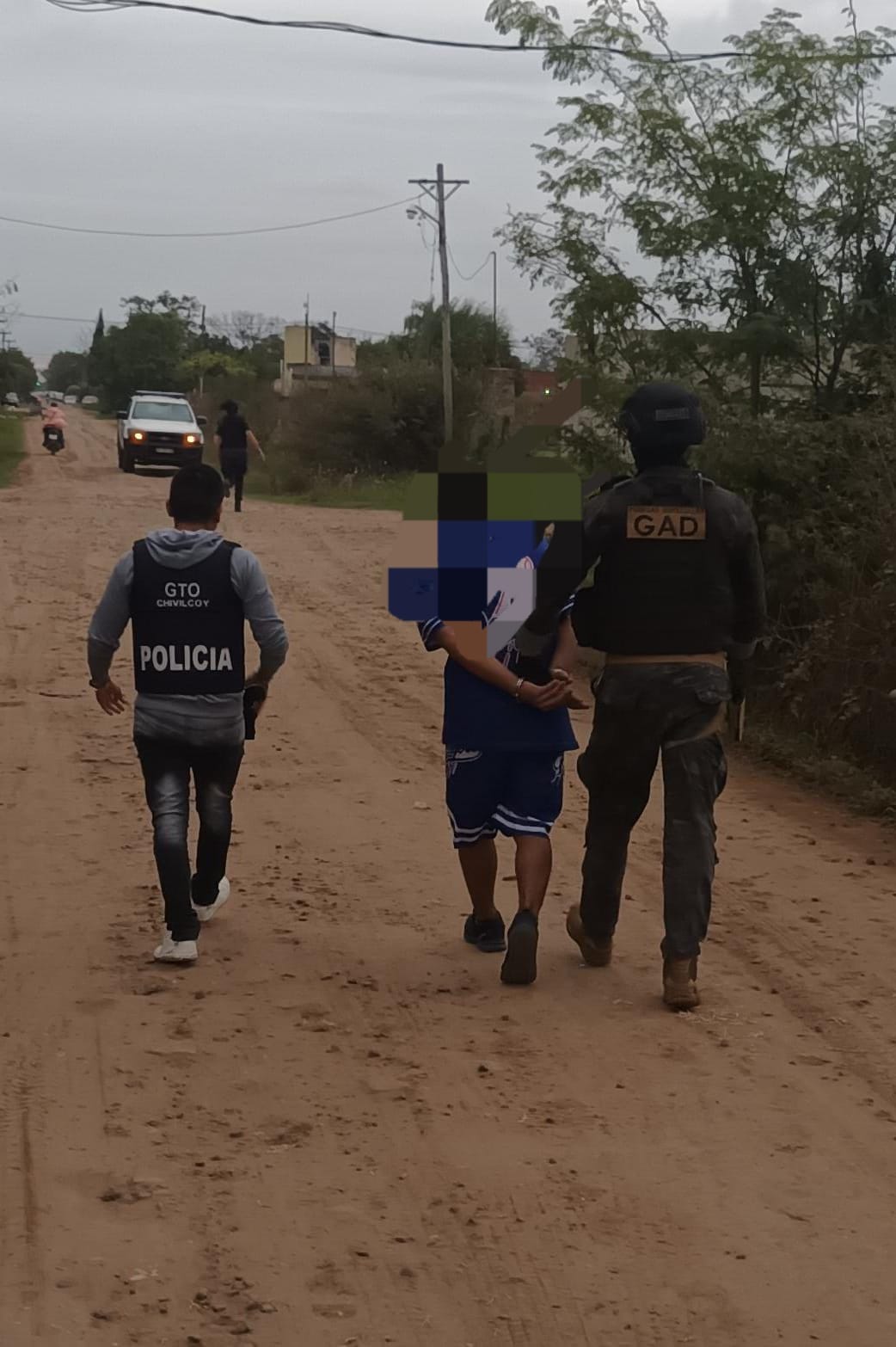 PERSONAL DEL GABINETE TÉCNICO OPERATIVO DE LA POLICÍA COMUNAL DE CHIVILCOY REALIZÓ UN ALLANAMIENTO, DETUVO A DOS MENORES Y UN MAYOR Y ESCLARECIÓ EL ROBO AL NATATORIO ‘PUNTO RELAX