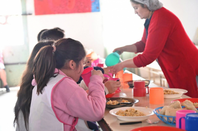 A pesar de la deserción del gobierno nacional, la Provincia aumenta 30% el SAE, 25% los programas sociales y duplica asistencia alimentaria a municipios