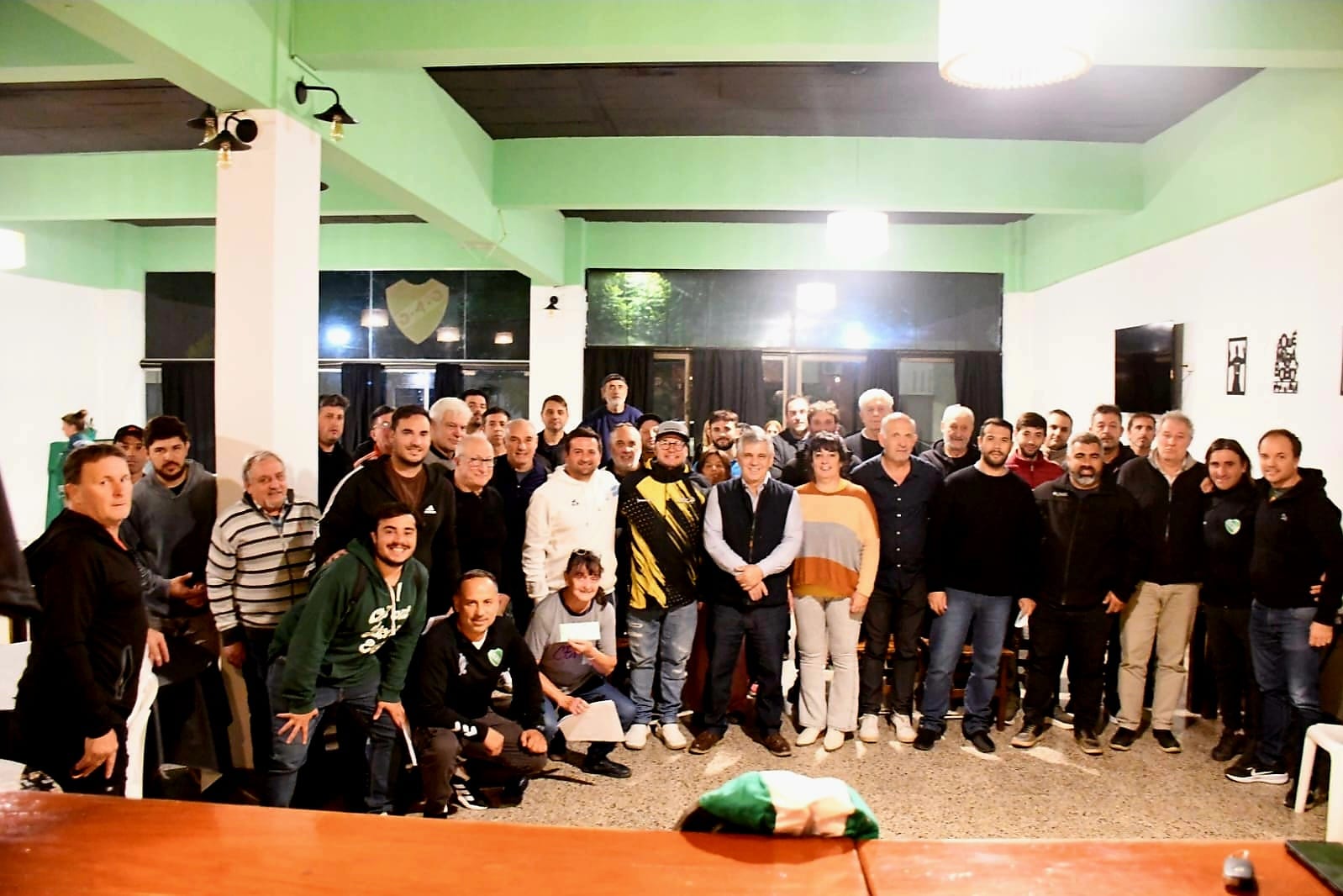 Entrega de cheques a instituciones deportivas: Britos defendió la entrega pública de subsidios