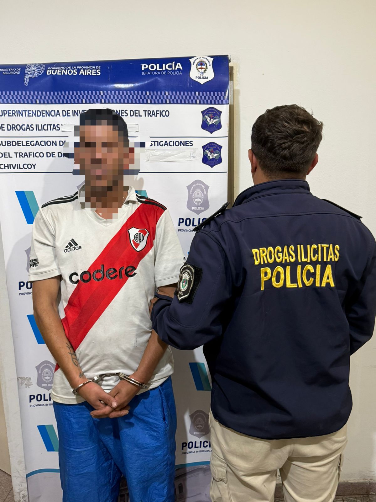 LA SUBDELEGACIÓN DE INVESTIGACIONES DEL TRÁFICO DE DROGAS ILÍCITAS DE CHIVILCOY DETUVO EN LA PLATA A UN HOMBRE CON CAPTURA ACTIVA POR COMERCIALIZACIÓN DE ESTUPEFACIENTES