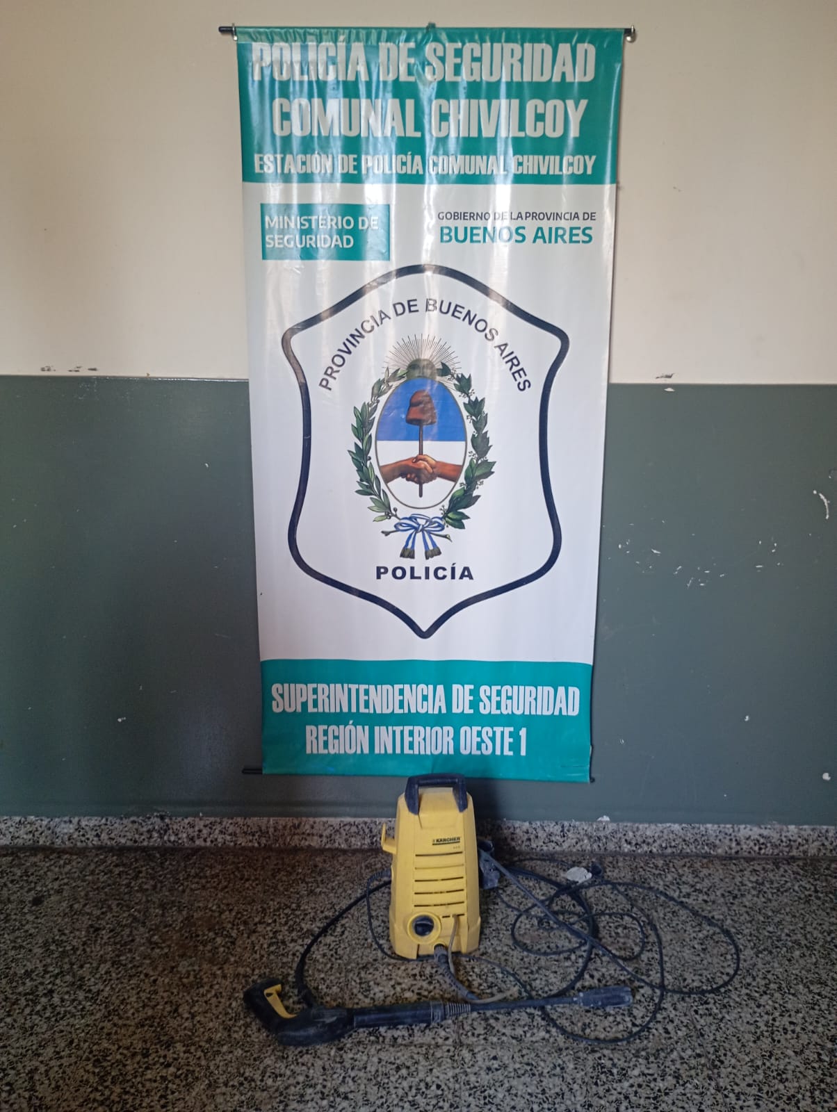 LA POLICIA DE CHIVILCOY DETIENEN A UNA PERSONA QUE HABIA SUSTRAIDO UNA HIDROLAVADORA DEL INTERIOR DE UN VEHICULO