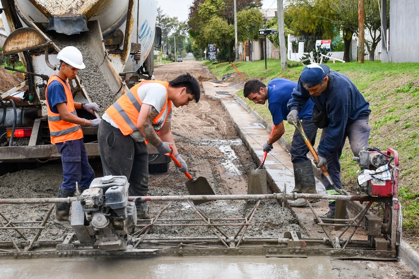 BRAGADO-Tras los días de lluvia, el municipio reanudó las obras de pavimento