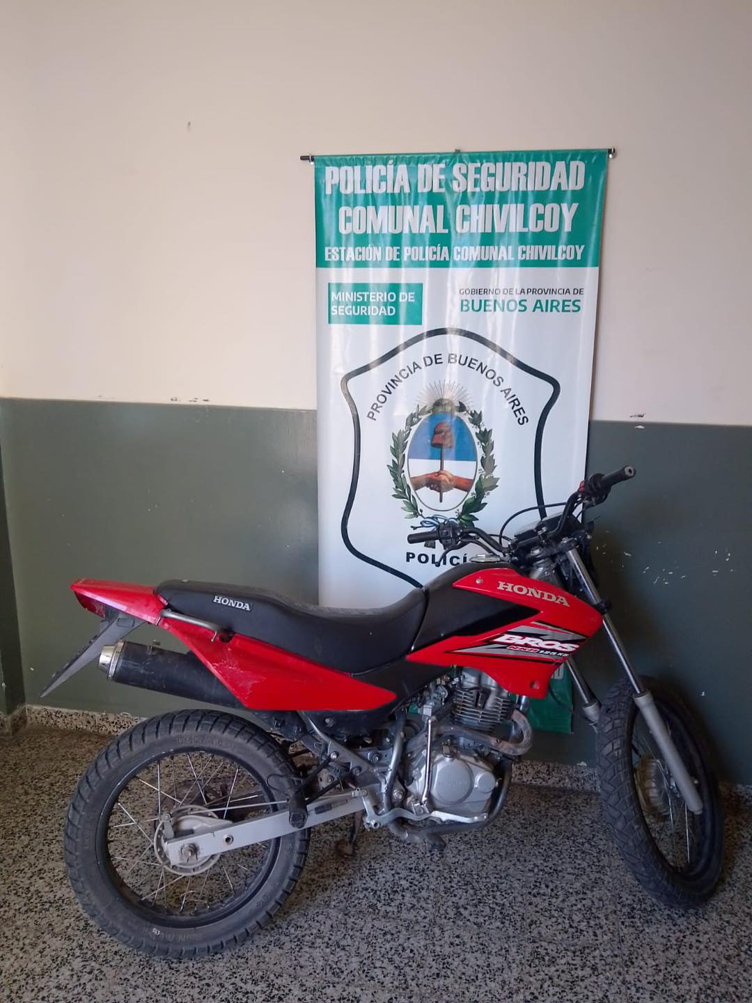 LA POLICÍA RECUPERÓ UNA MOTO SUSTRAÍDA A UN BOMBERO DE NUESTRA CIUDAD