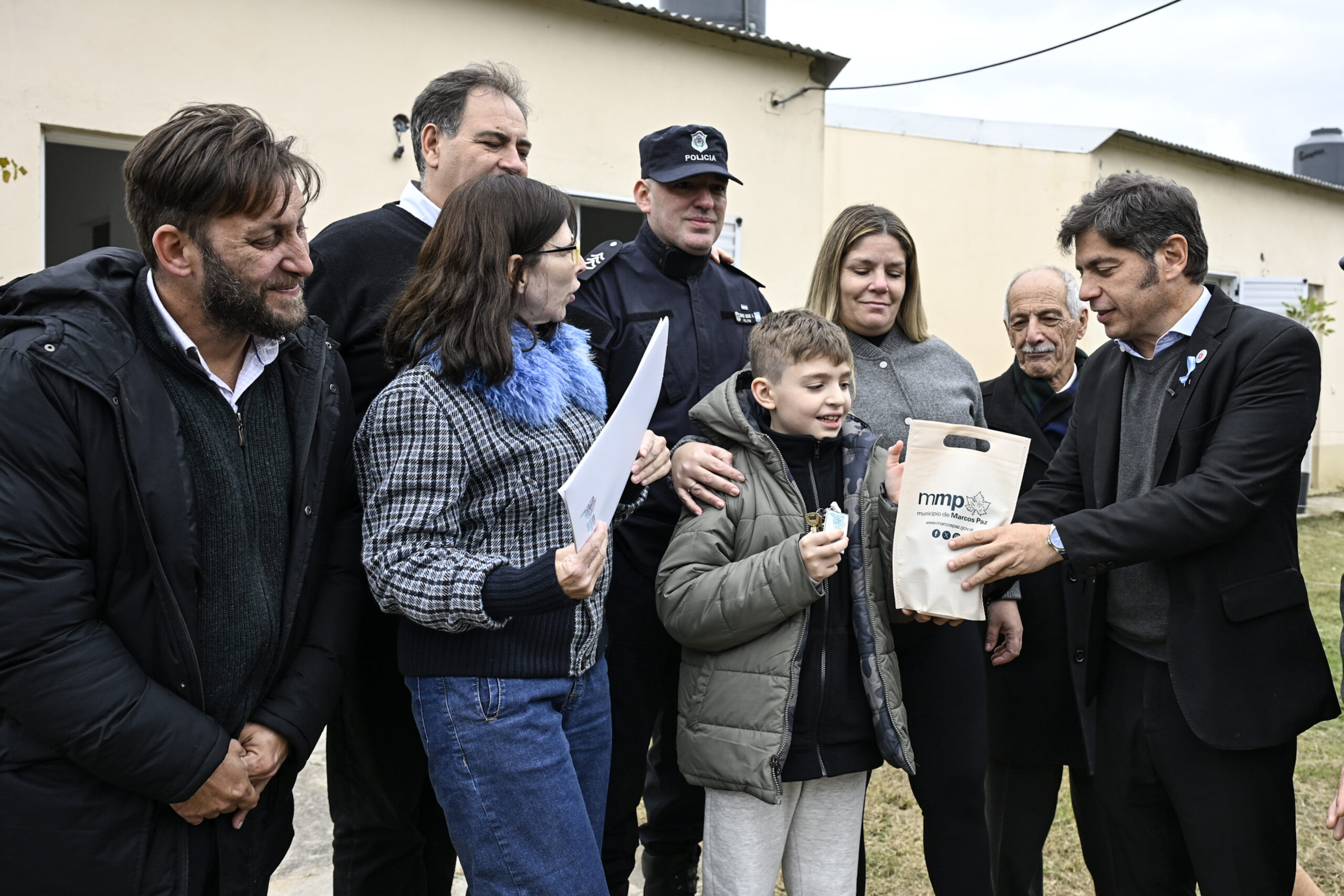 Kicillof entregó viviendas a familias de Marcos Paz