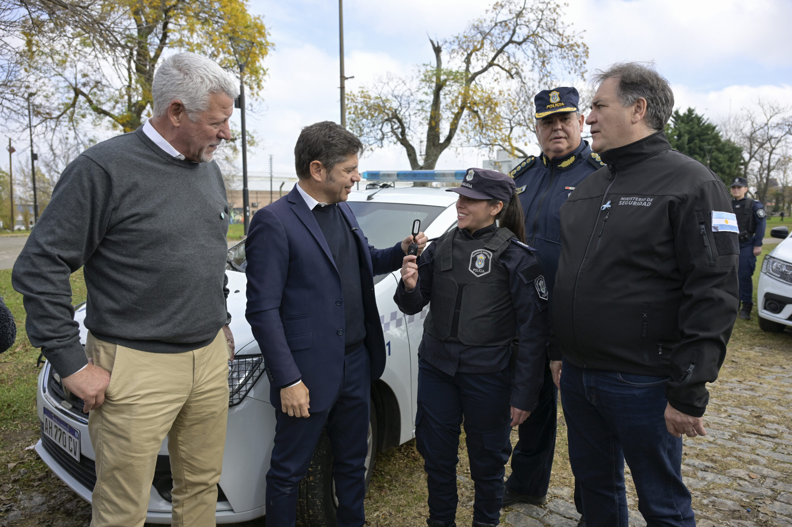 PERGAMINO-Kicillof entregó nuevos patrulleros y motos para fortalecer la seguridad