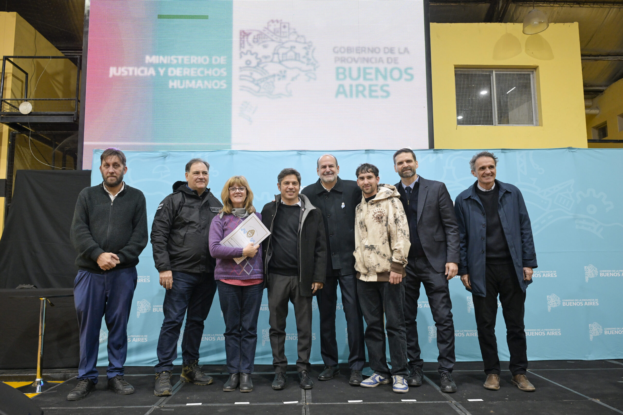 Kicillof entregó viviendas a familias de Bahía Blanca