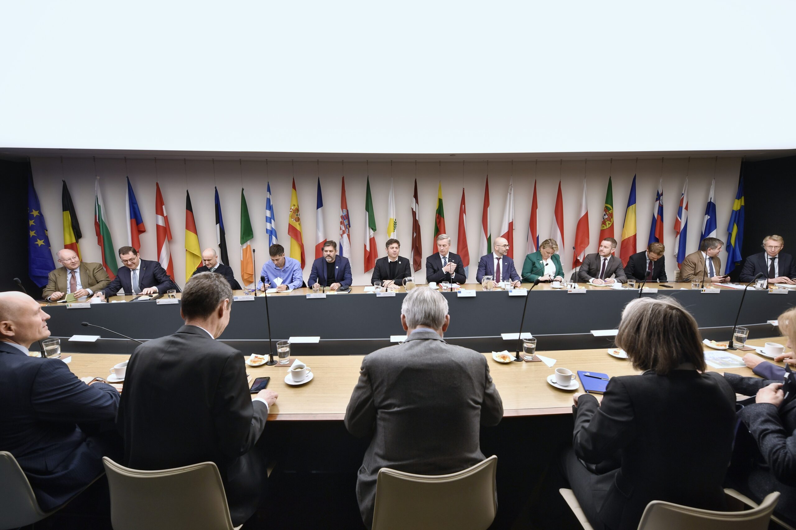 Kicillof se reunió con el embajador de la Unión Europea y representantes diplomáticos de países del bloque regional