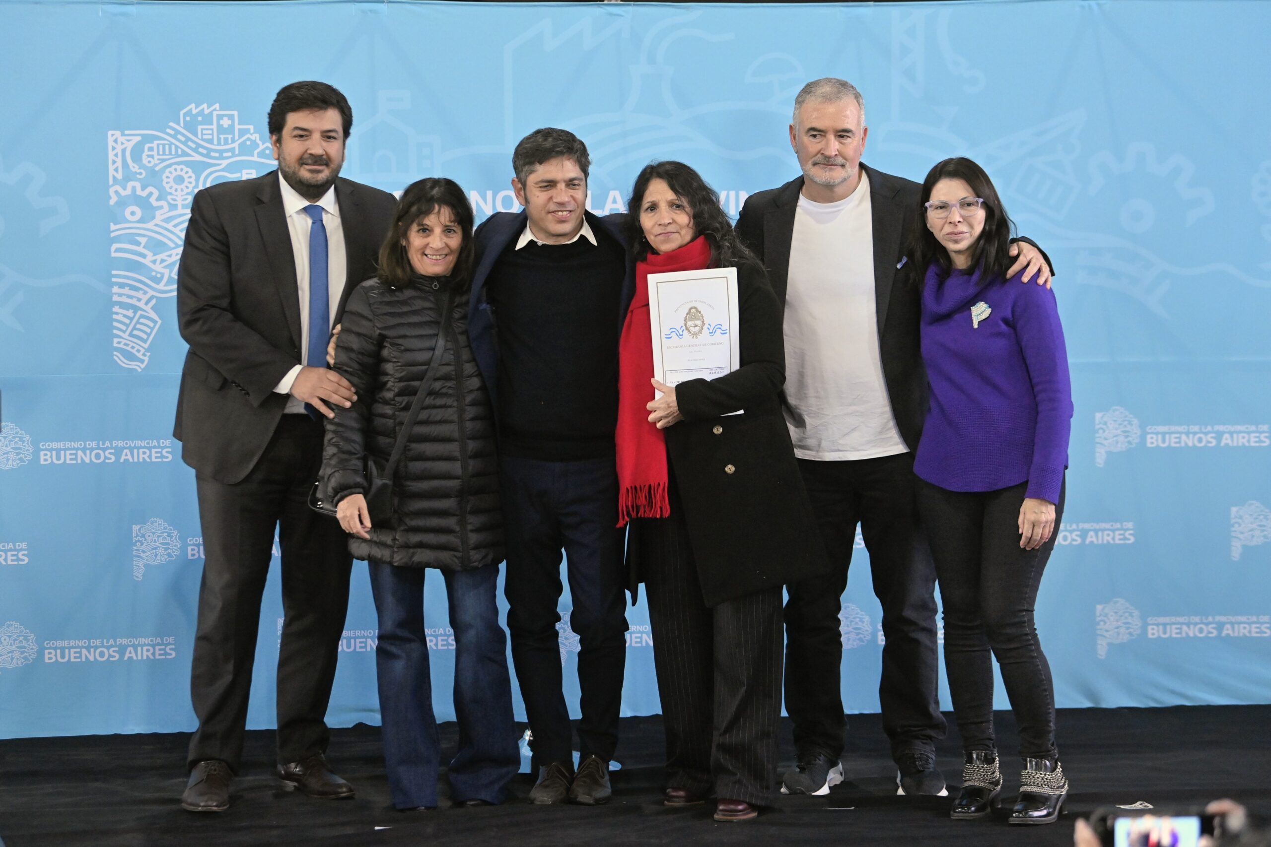 Además, el Gobernador realizó la inauguración formal del nuevo edificio de la sucursal del Banco Provincia.
