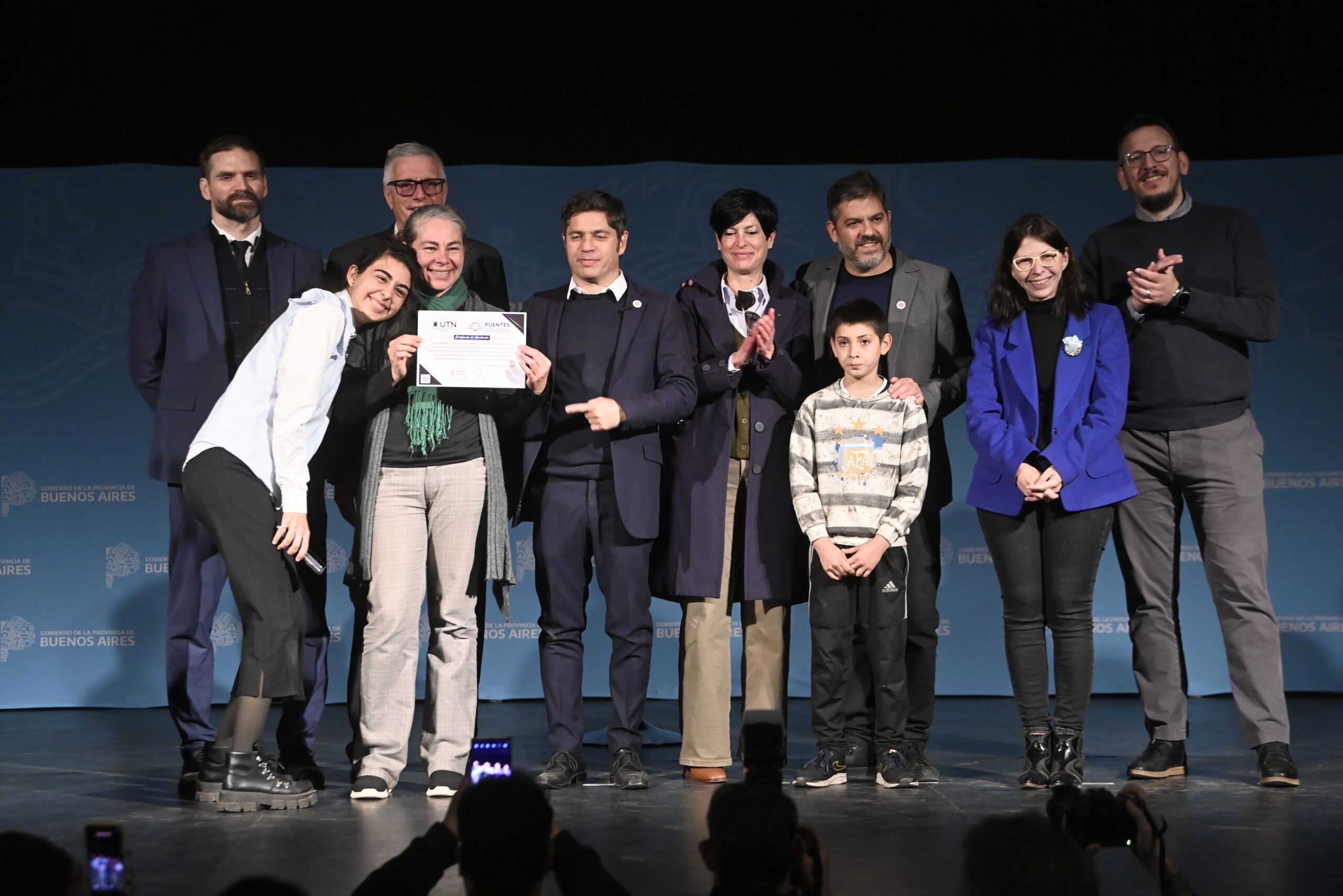 Kicillof entregó viviendas a familias de General Belgrano