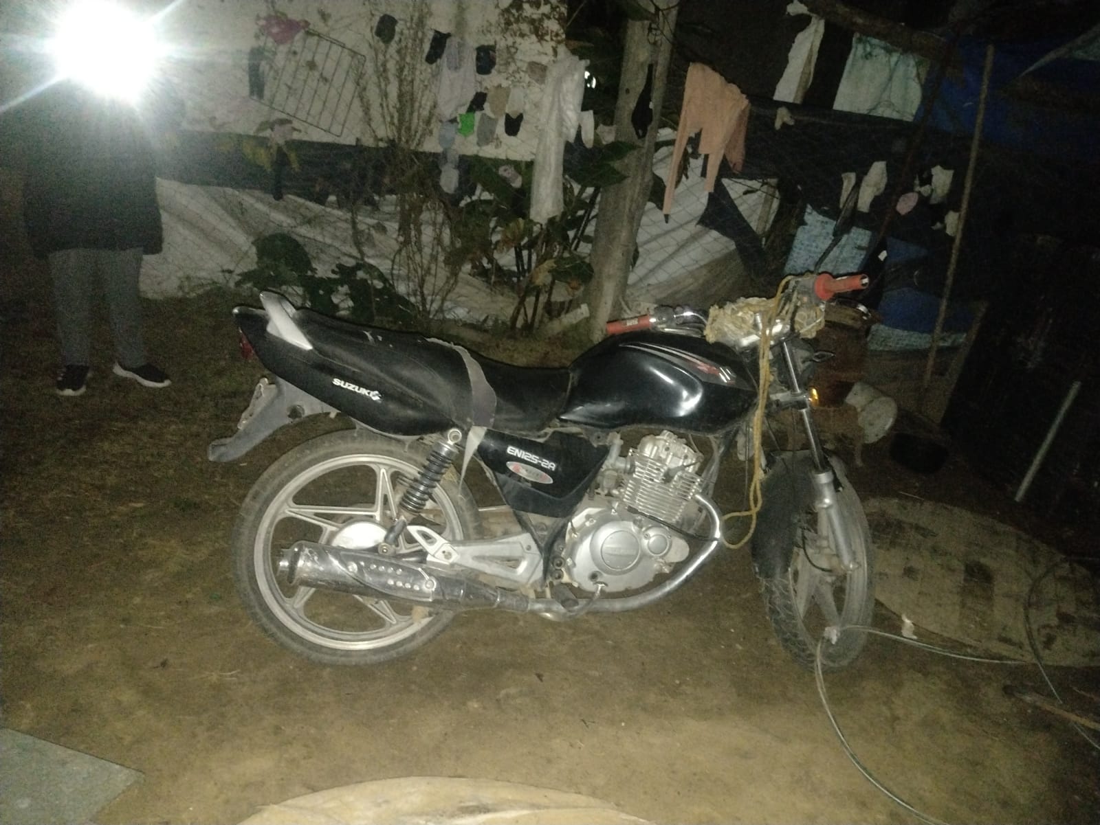 LA POLICÍA COMUNAL DETUVO A UNA PERSONA QUE INTENTÓ SUSTRAER UNA MOTO