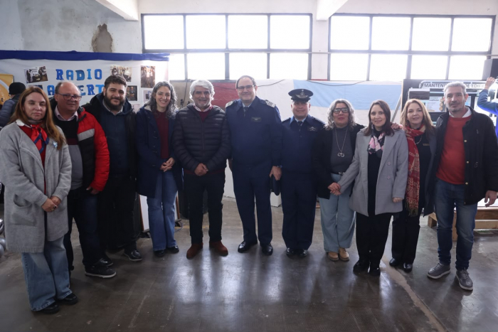Correa inauguró la muestra del CFL Nº403 que funciona en la Base Aérea