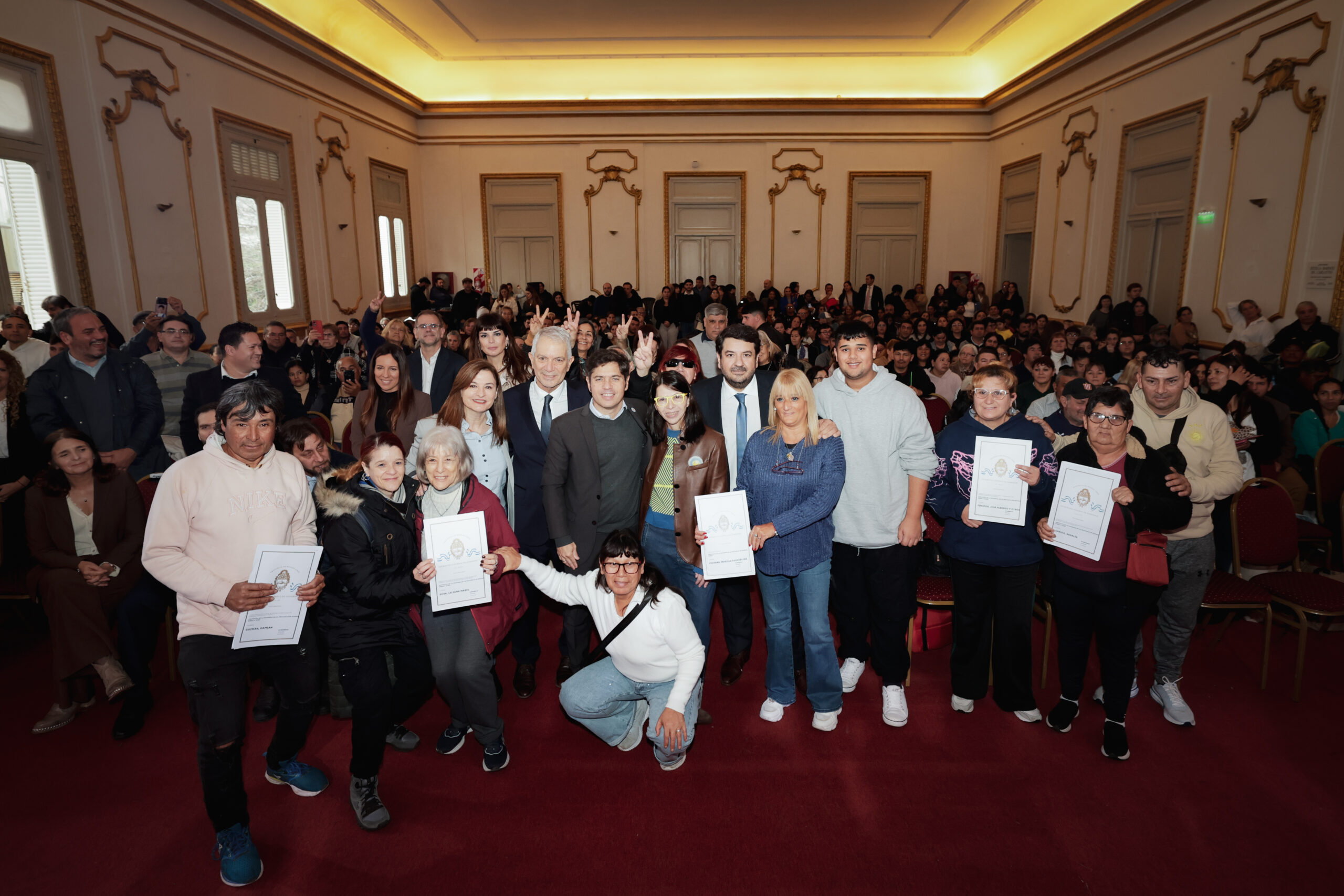 MI ESCRITURA, MI CASA-Kicillof entregó escrituras gratuitas a familias de La Plata