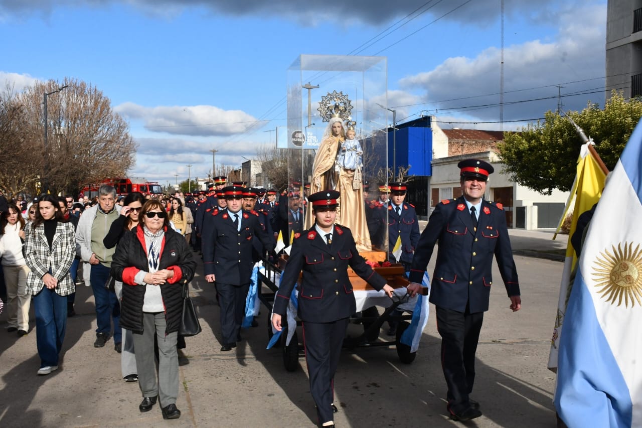 Chivilcoy celebró a su patrona con una bicicleteada, procesión y misa por los 137 años de la festividad de la Virgen del Carmen