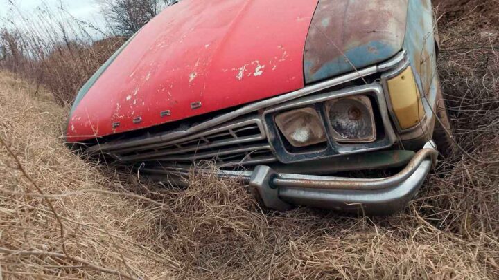 Hallaron en un camino rural el Ford Falcon robado días atrás
