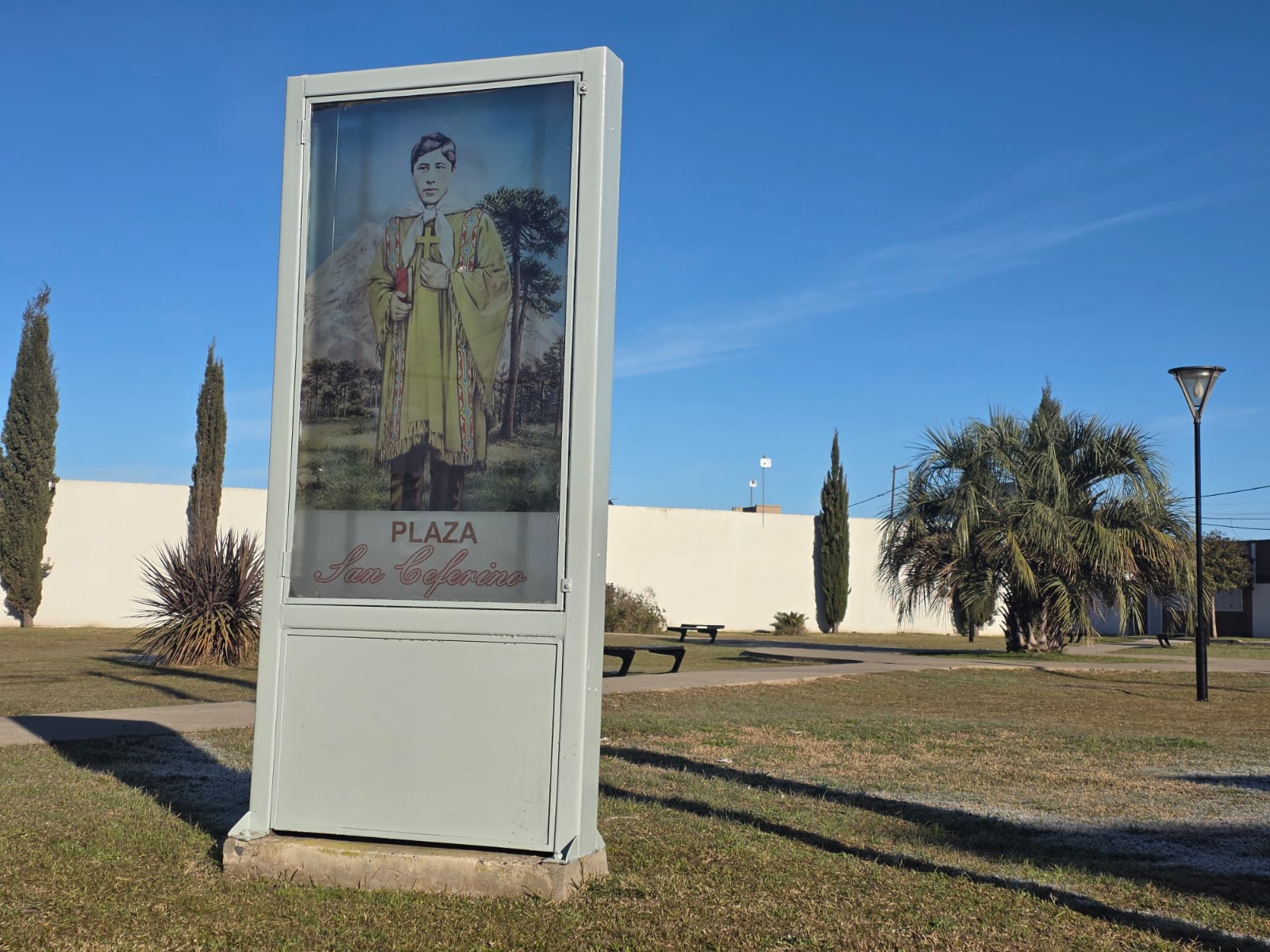La Secretaría de Servicios Públicos realizó trabajos integrales de mantenimiento y puesta en valor en la Plaza del barrio San Ceferino