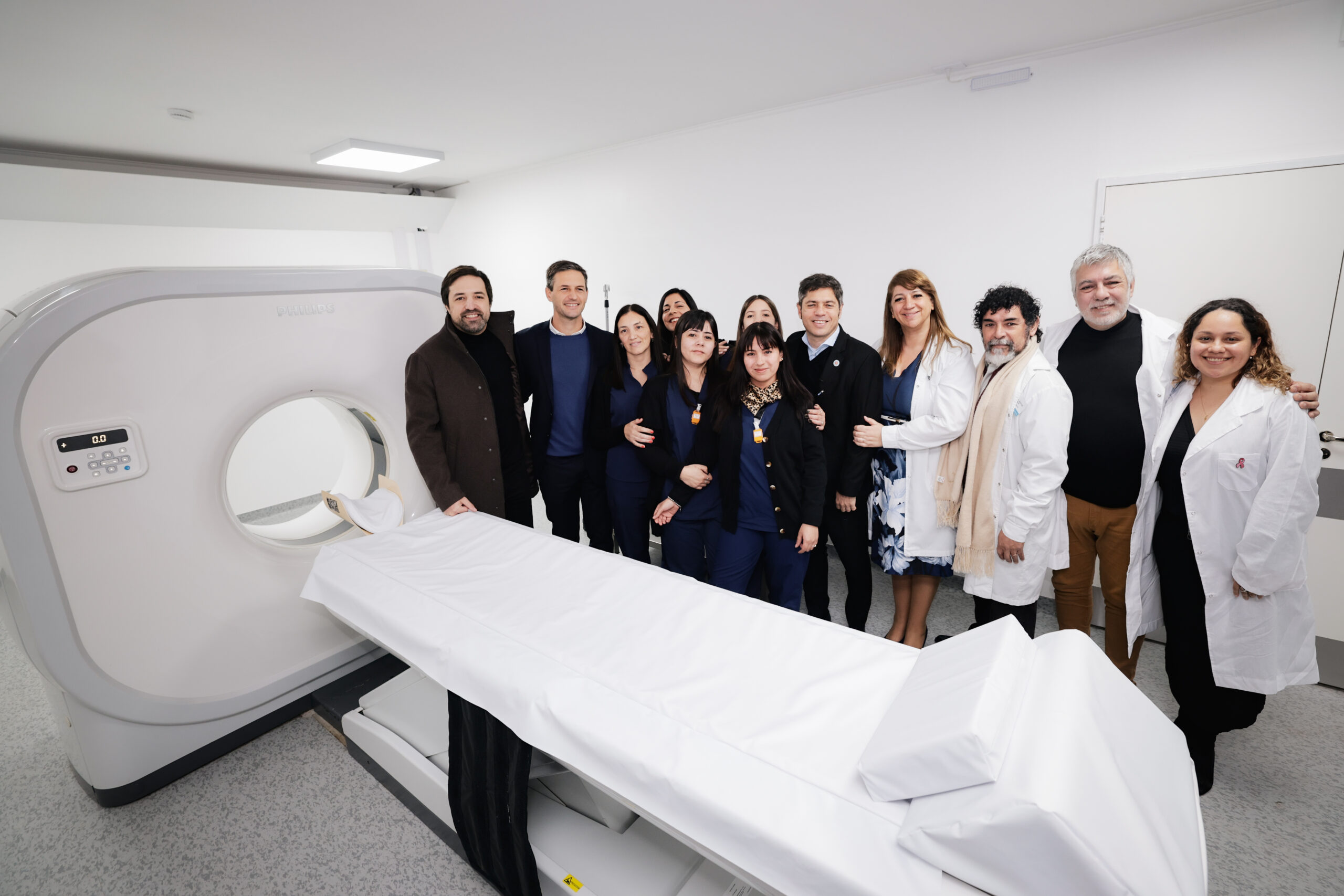 SAN VICENTE-Kicillof recorrió la nueva sala de Tomografía del Hospital Ramón Carrillo