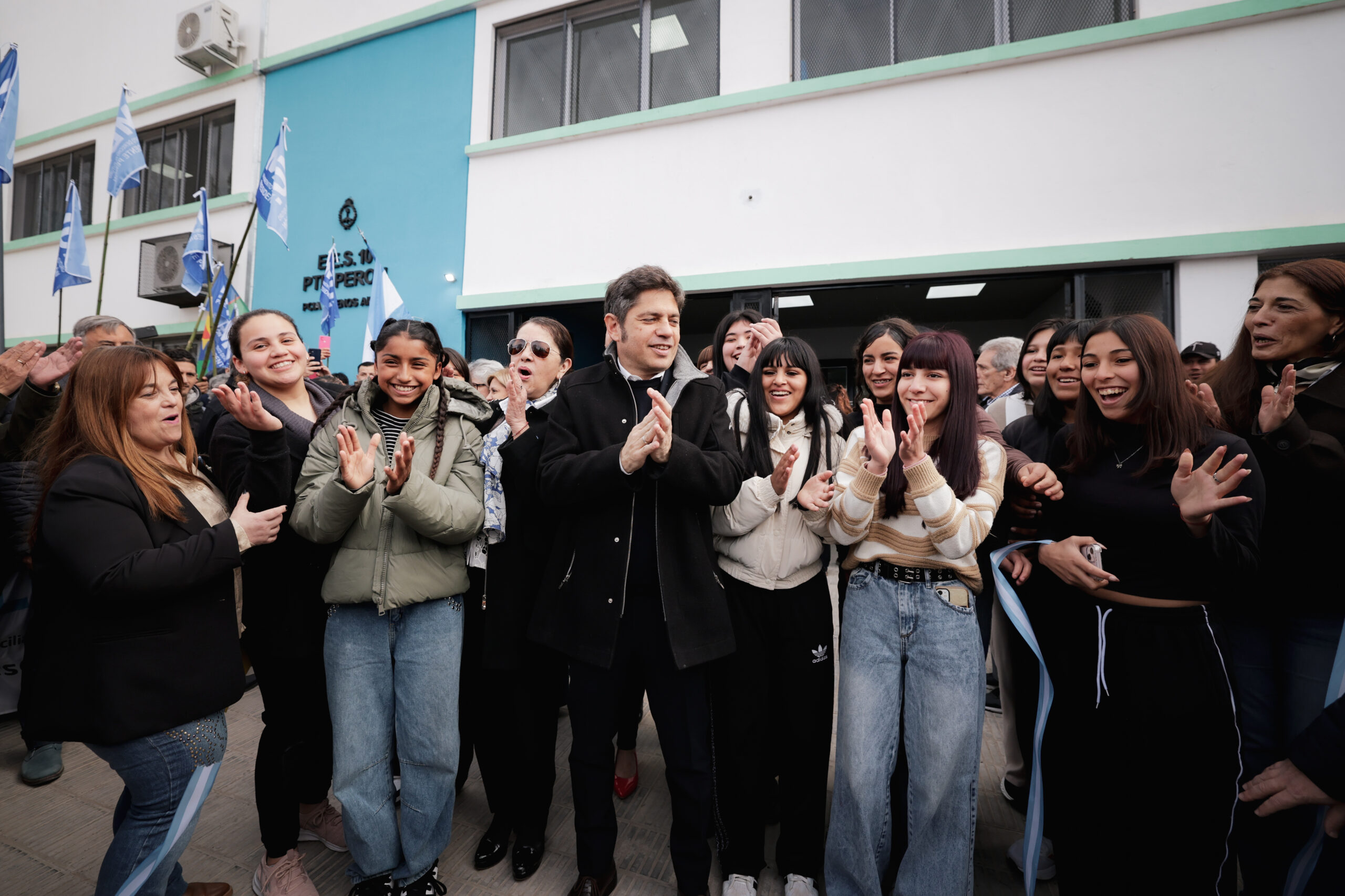 INFRAESTRUCTURA ESCOLAR-Kicillof inauguró dos nuevos edificios educativos en Presidente Perón
