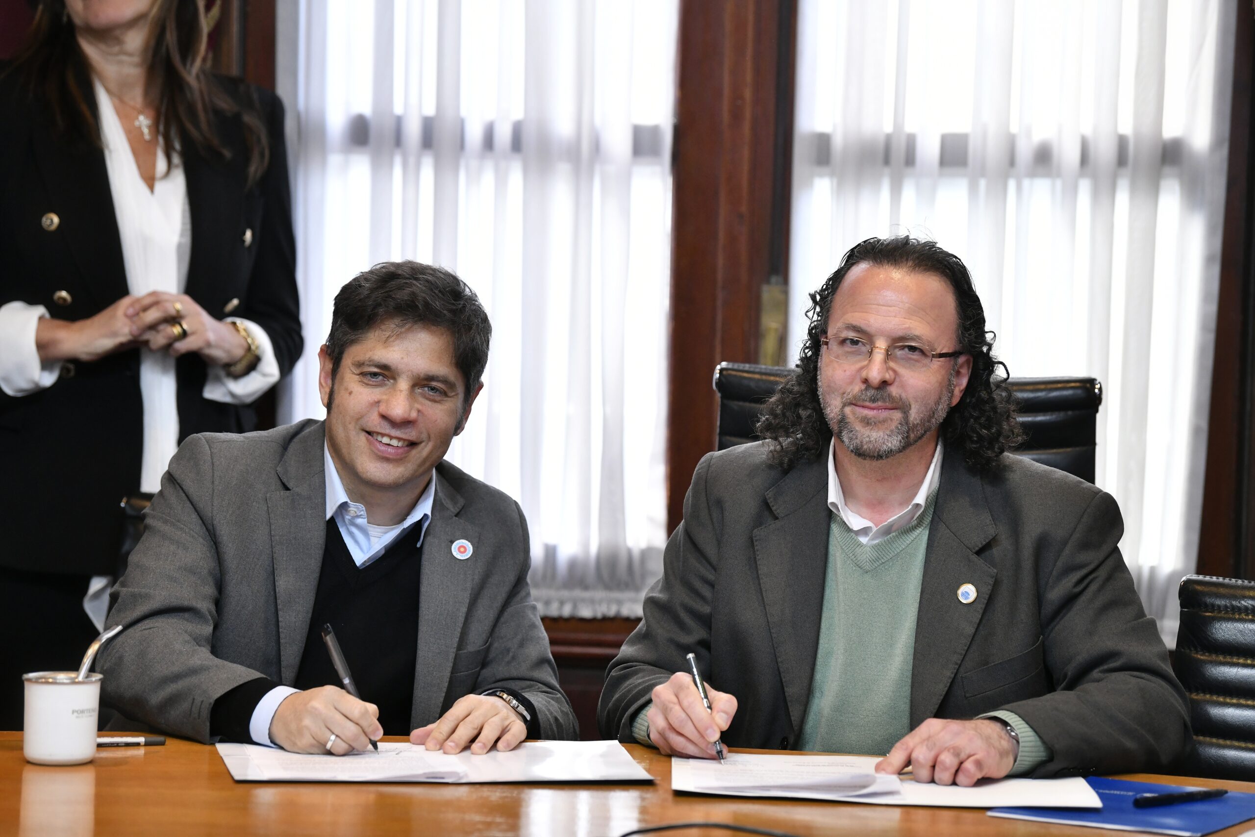 URUGUAY-Kicillof suscribió convenios en materia de investigación científica y desarrollo agrario