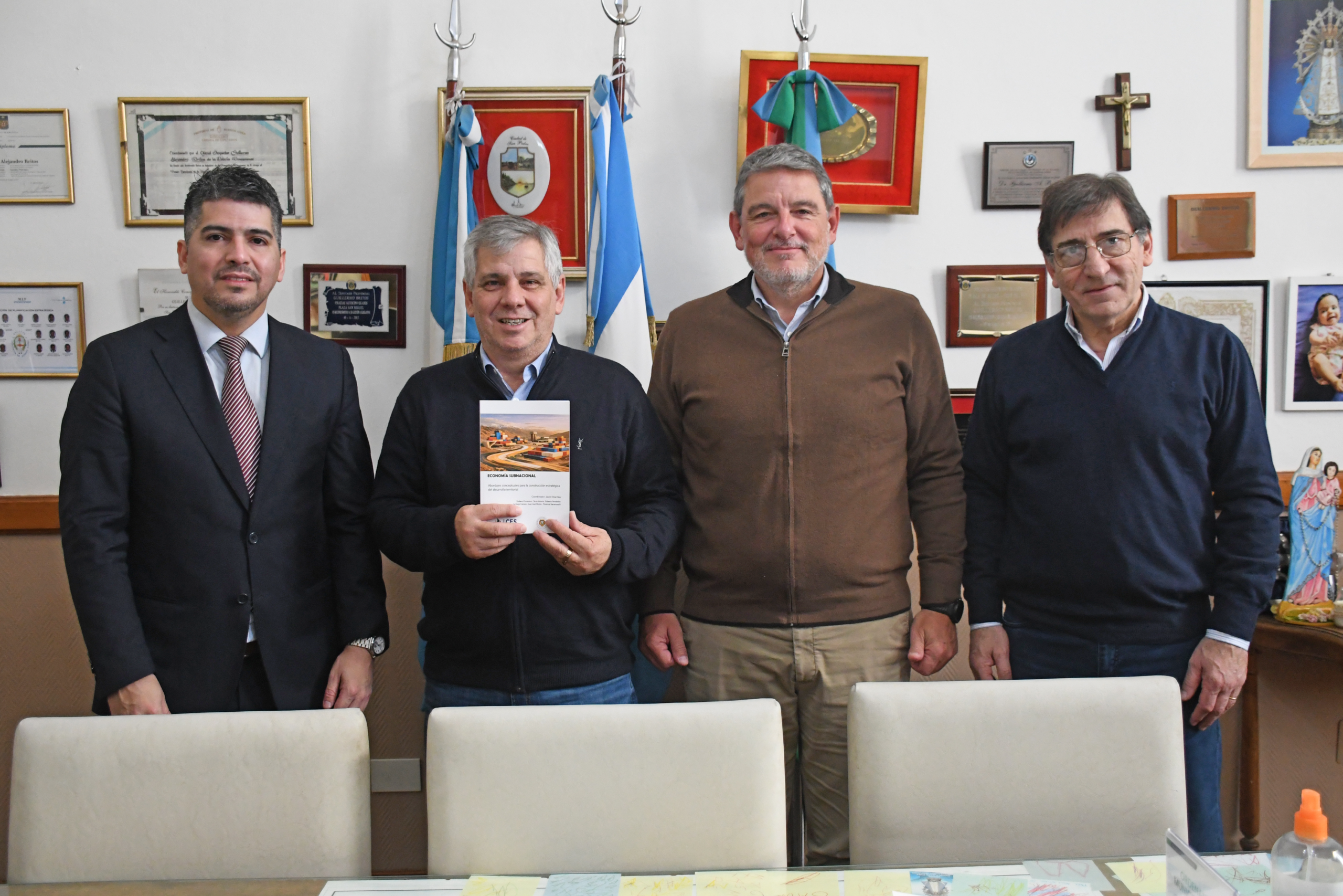 Reunión del intendente Guillermo Britos con Javier Díaz Bay, economista y especialista en desarrollo territorial