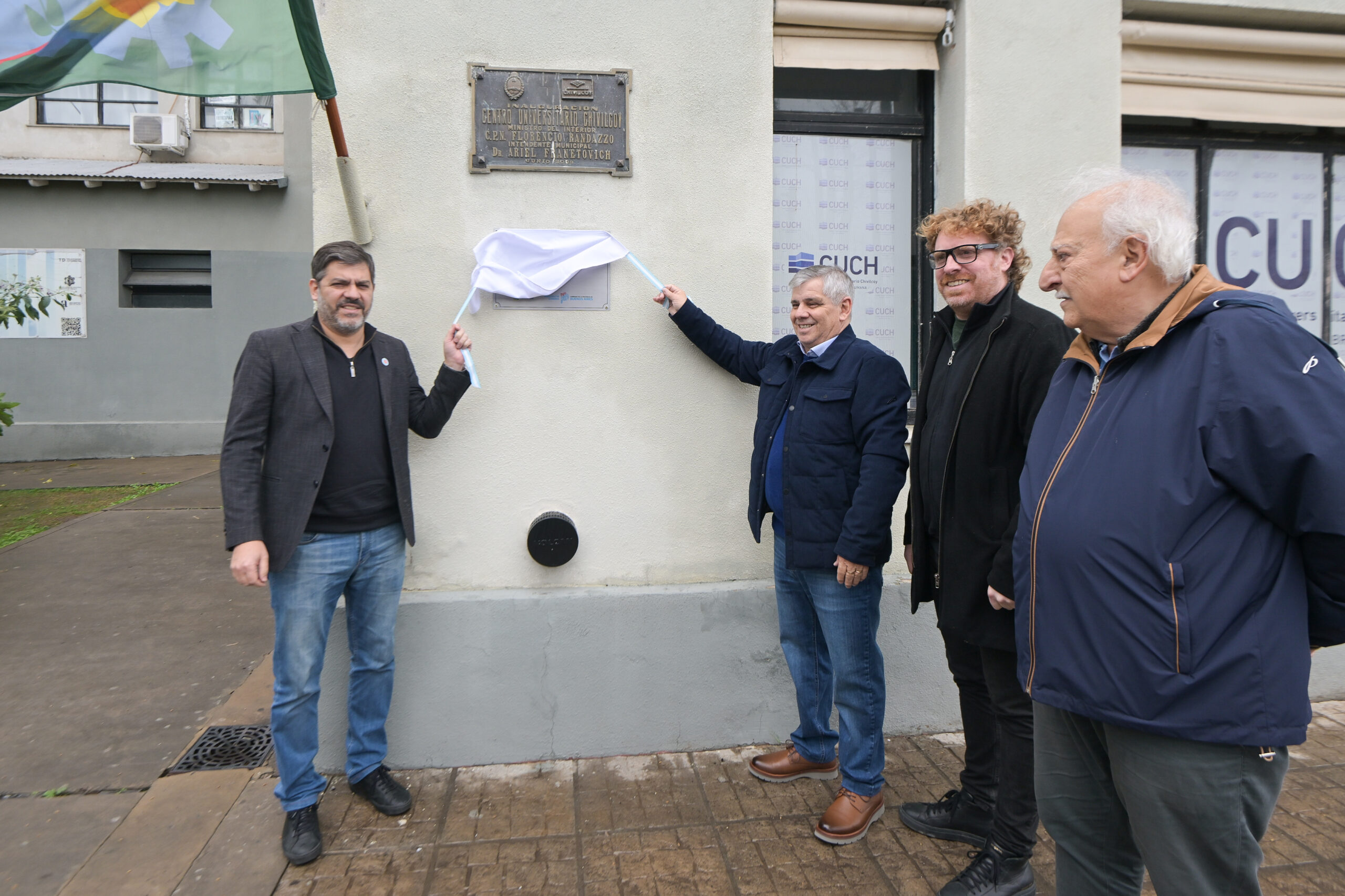 Bianco y Britos inauguraron obras en el Centro Universitario de Chivilcoy y entregaron computadoras